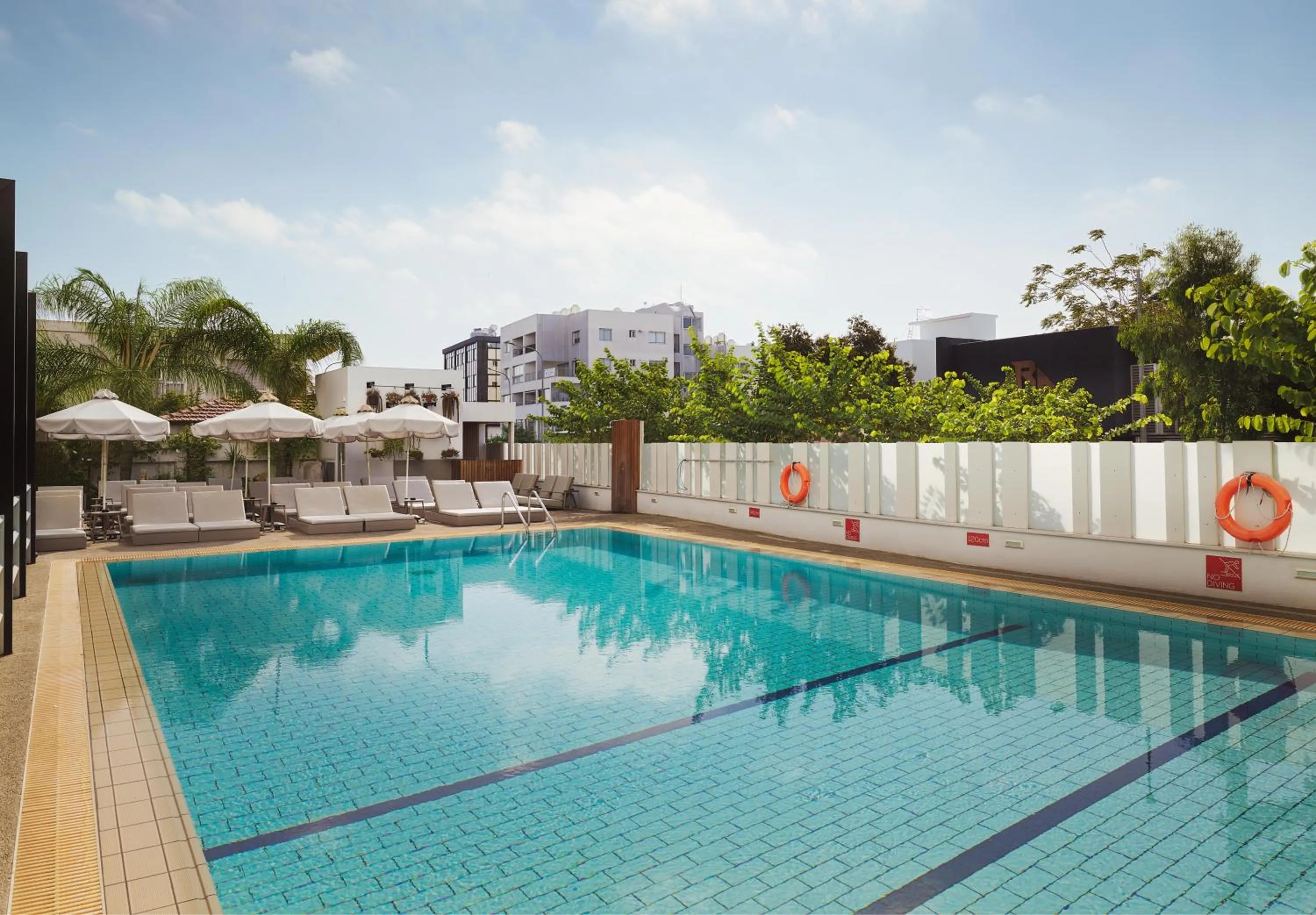 Swimming pool in Pefkos City Hotel