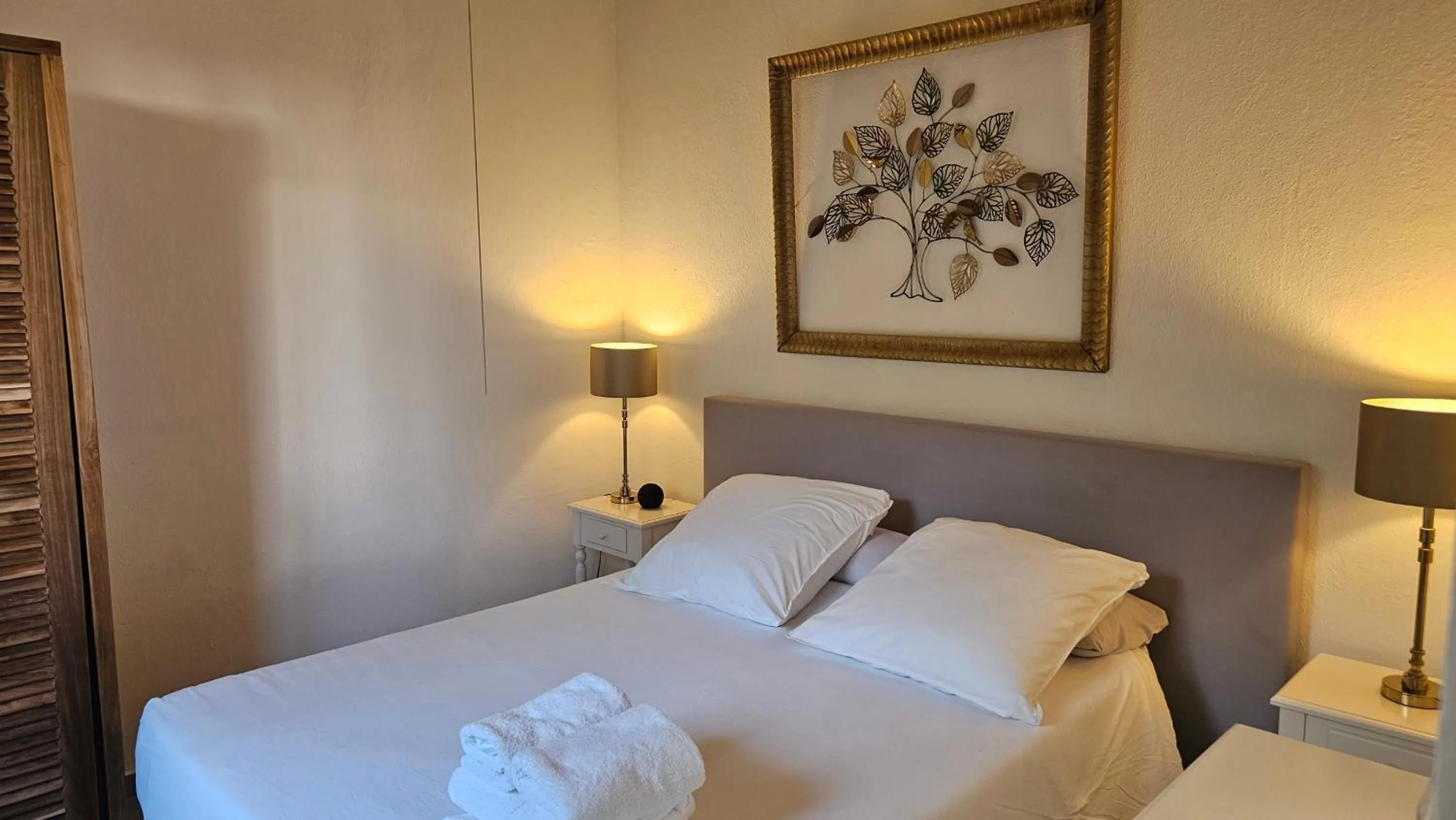 Bed in Habitation Villa Les Cassias