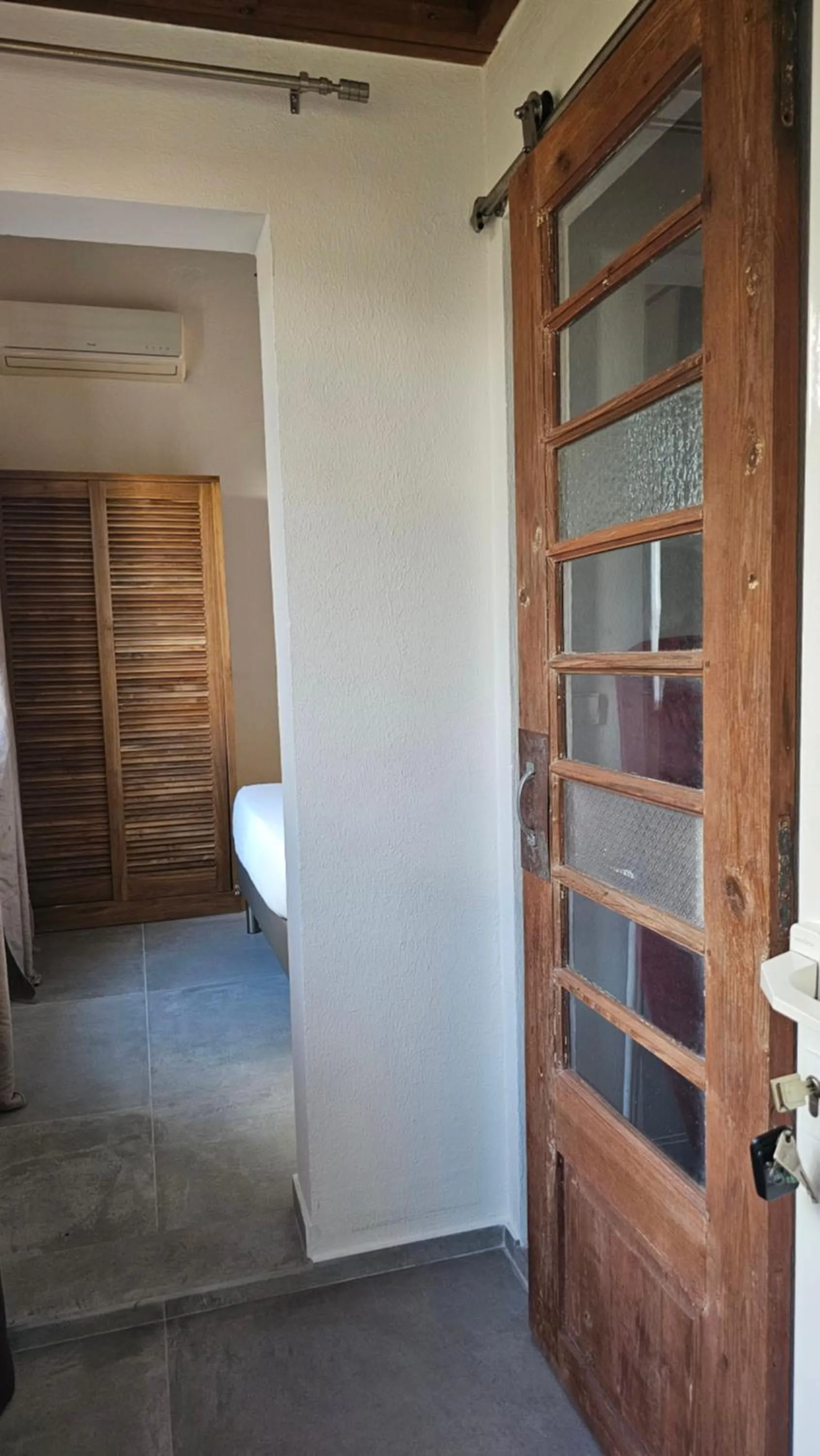 Photo of the whole room in Habitation Villa Les Cassias