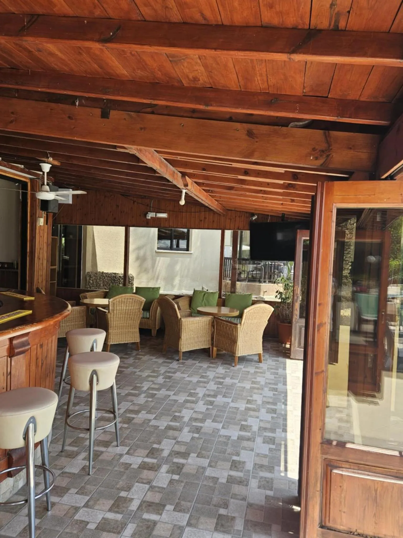 Restaurant/places to eat in Anna Hotel Apartments