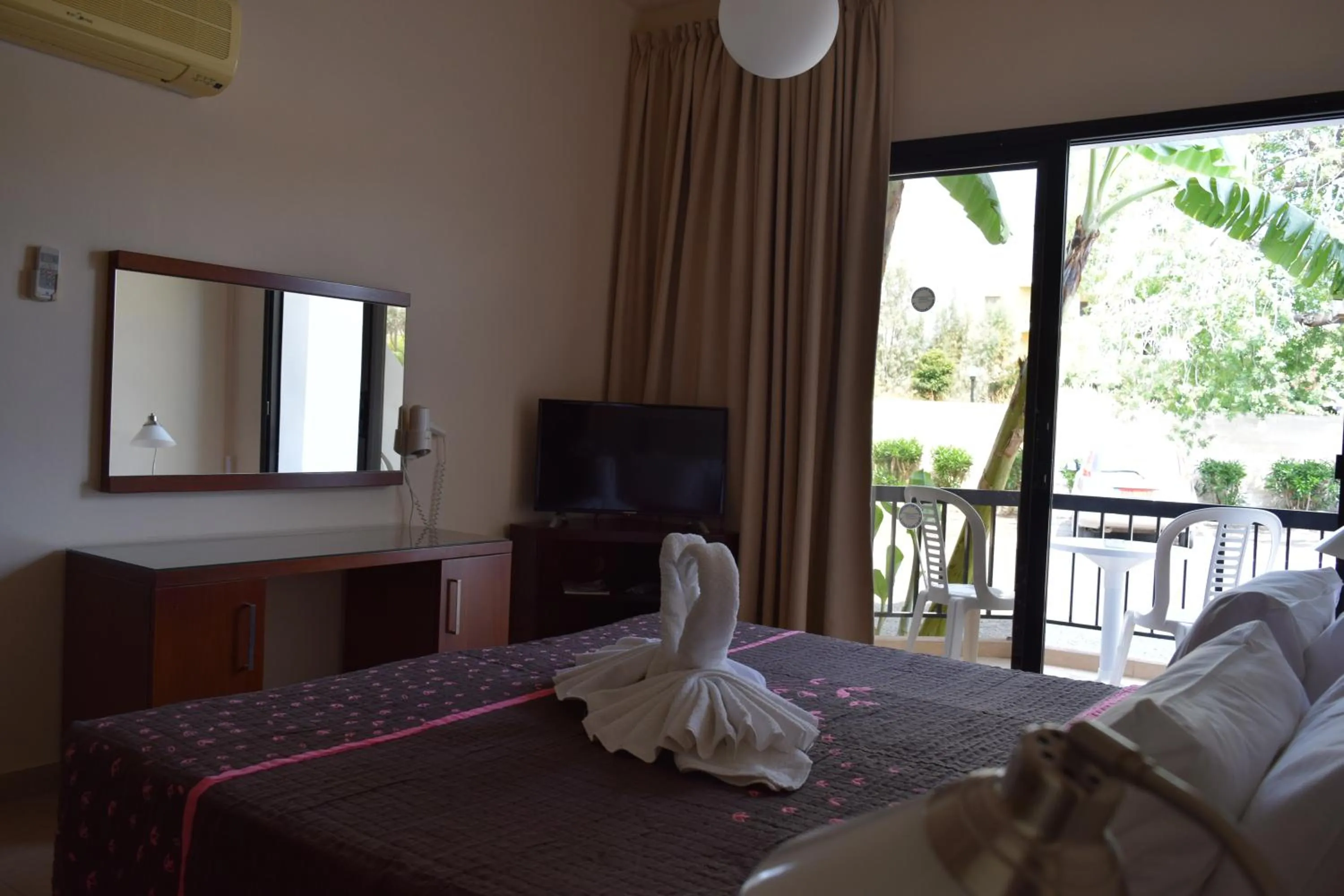 TV and multimedia, Bed in Anna Hotel Apartments