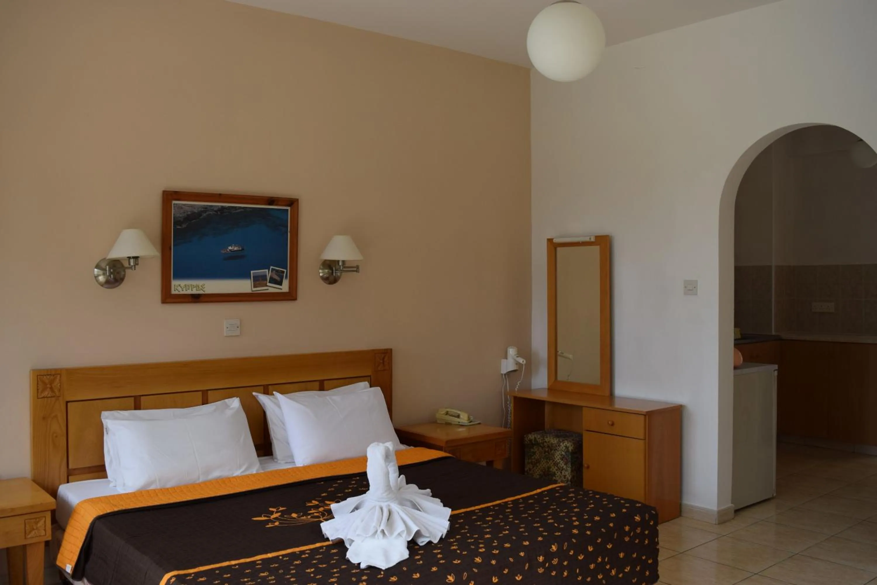 Kitchen or kitchenette, Bed in Anna Hotel Apartments