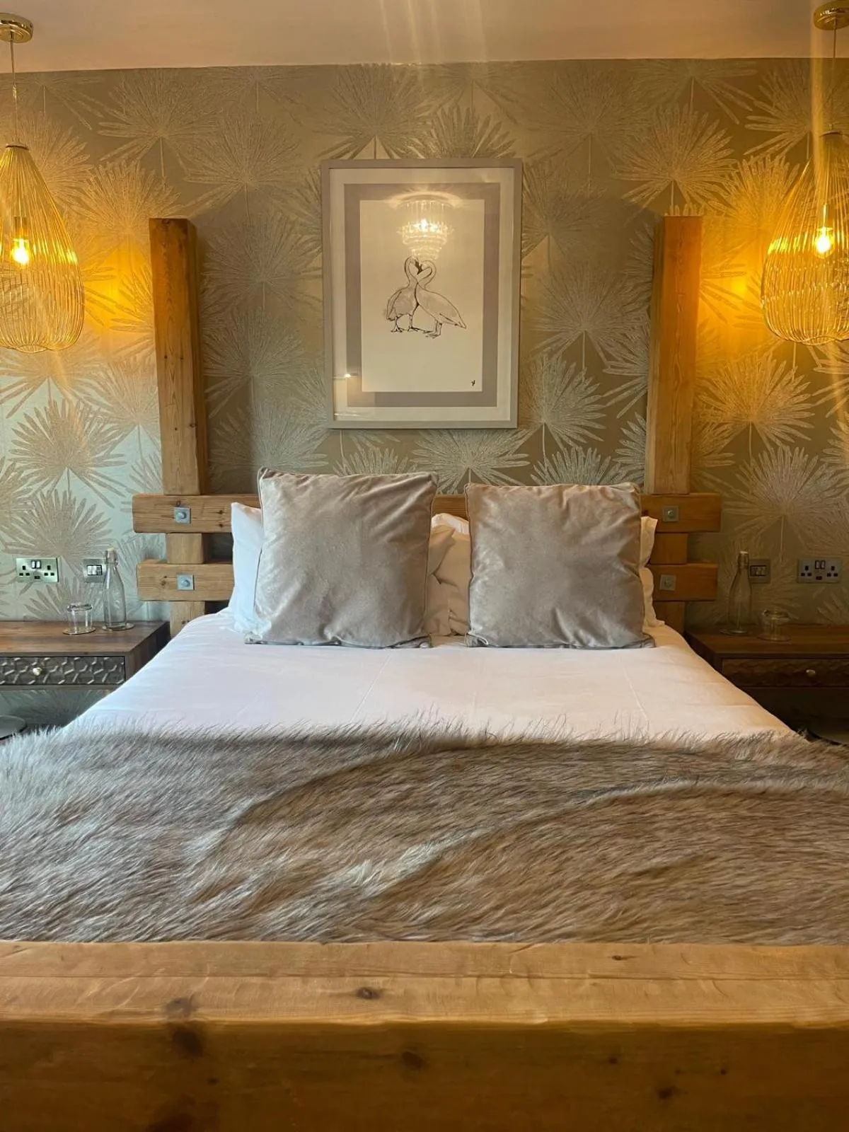 Bedroom, Bed in Cock O' Barton