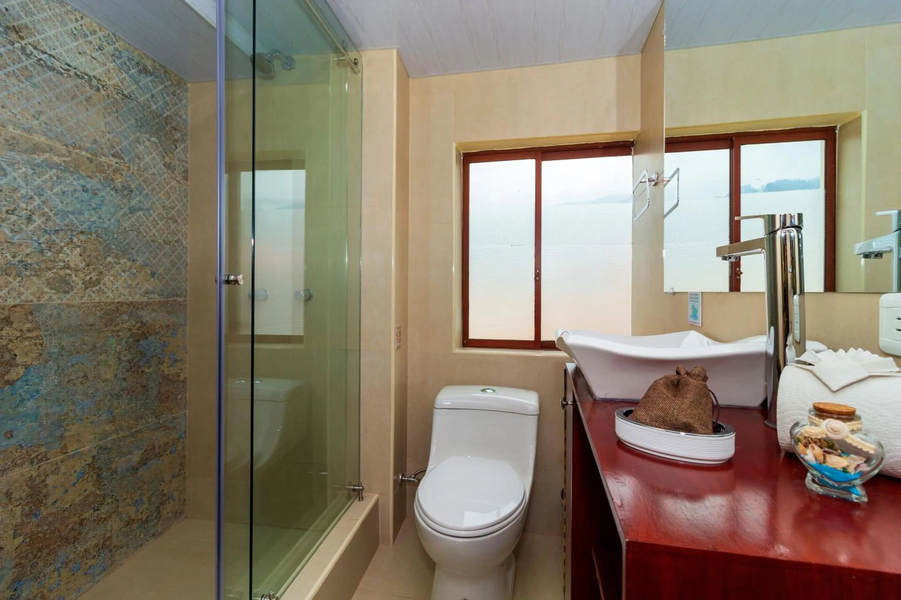 Bathroom in Friends Hotel & Rooftop - Historic Center & Museums