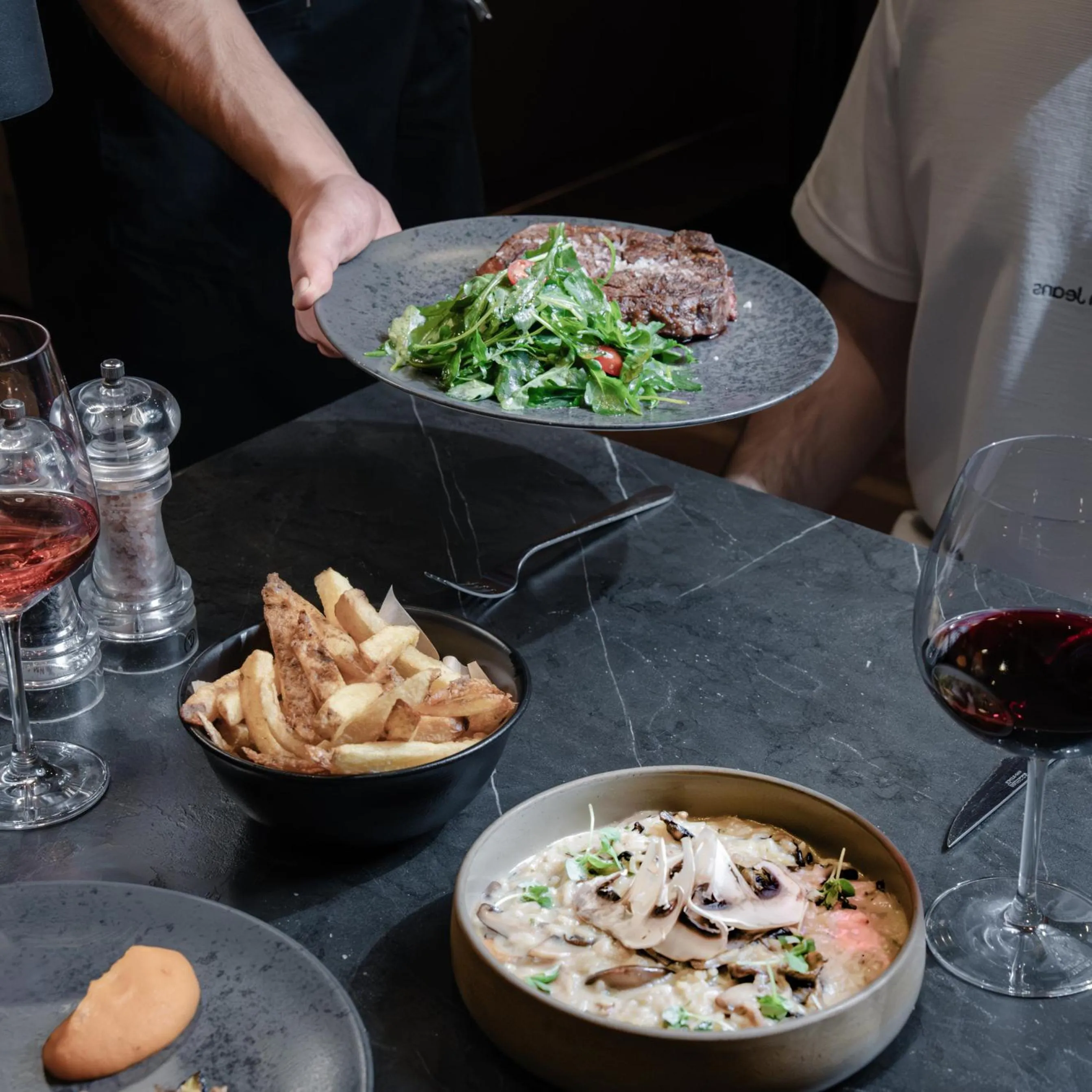 Restaurant/places to eat in Anemi Hotel & Suites