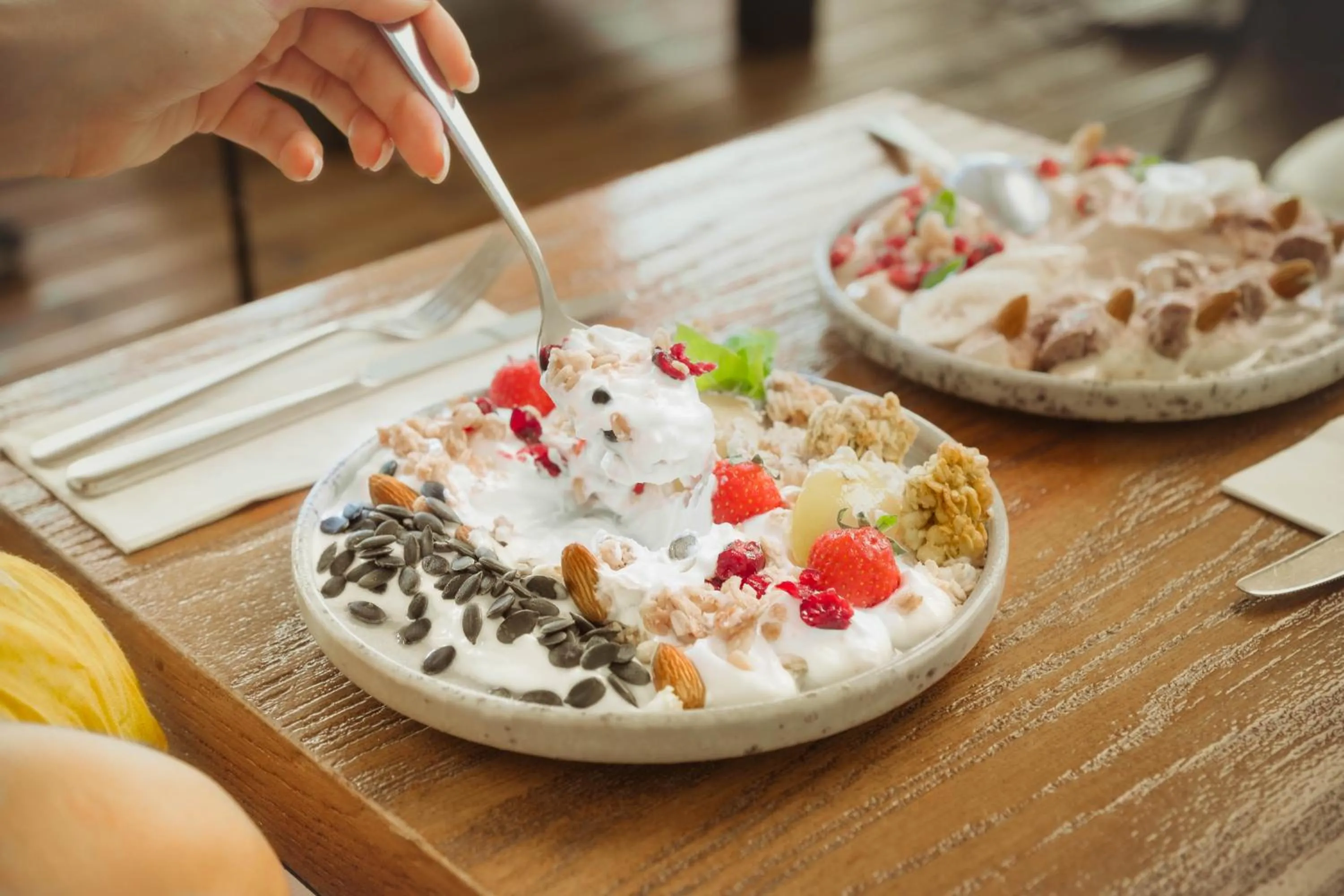 Restaurant/places to eat in Anemi Hotel & Suites