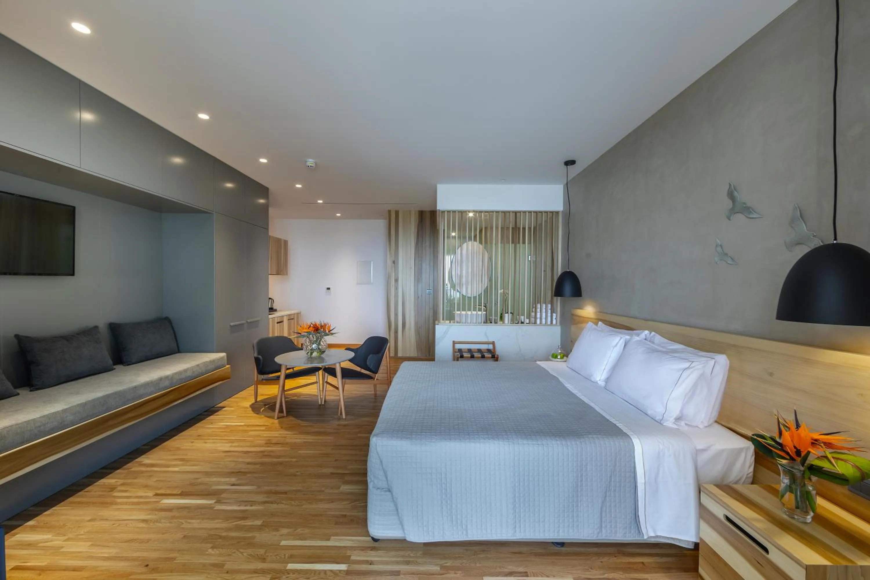 Photo of the whole room, Bed in Anemi Hotel & Suites