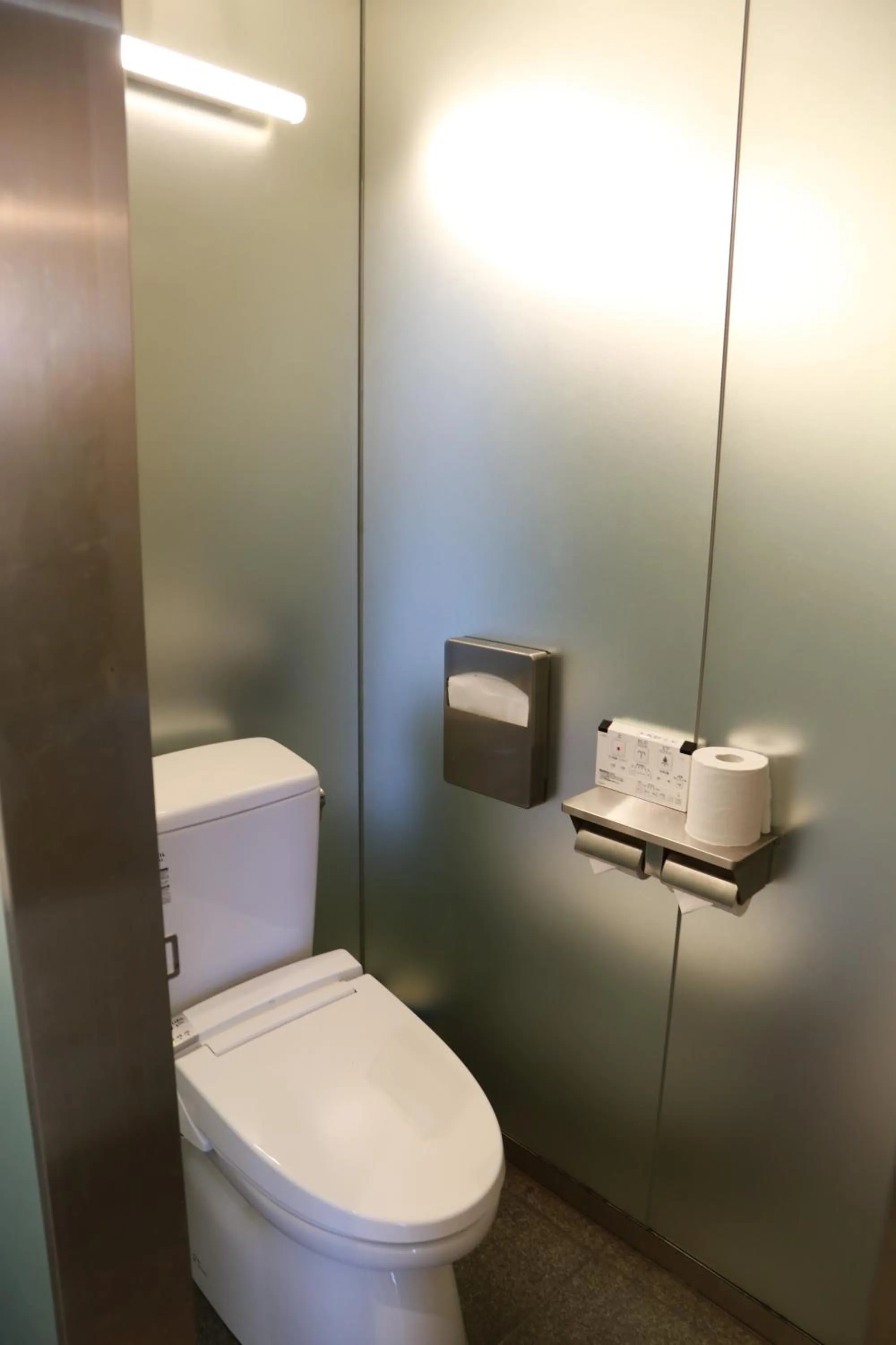 Toilet in Hotel Plaza Arakawaoki