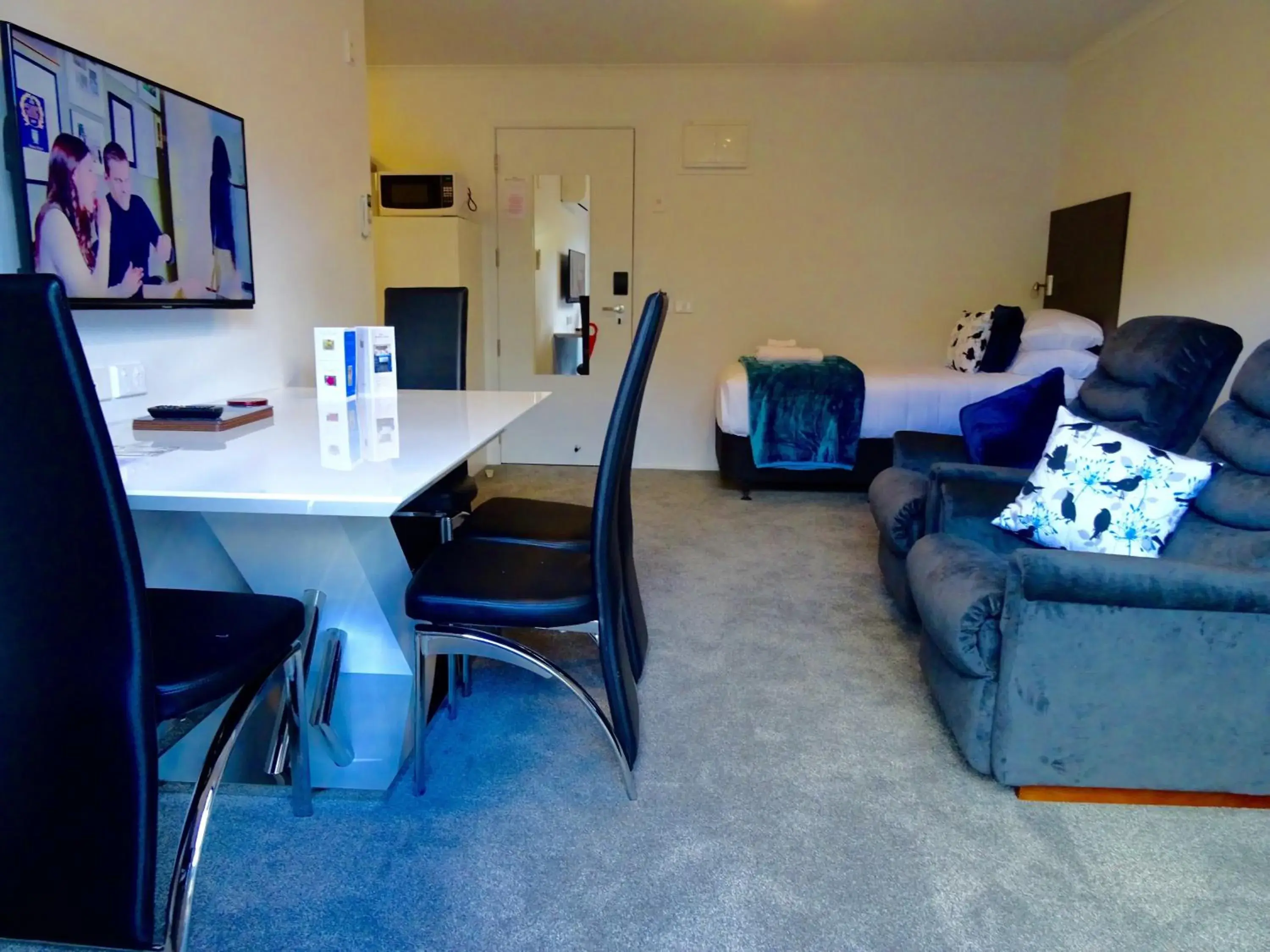 Two-Bedroom Apartment in BKs Premier Motel Hamilton Two-Bedroom Apartment in BKs Premier Motel Hamilton