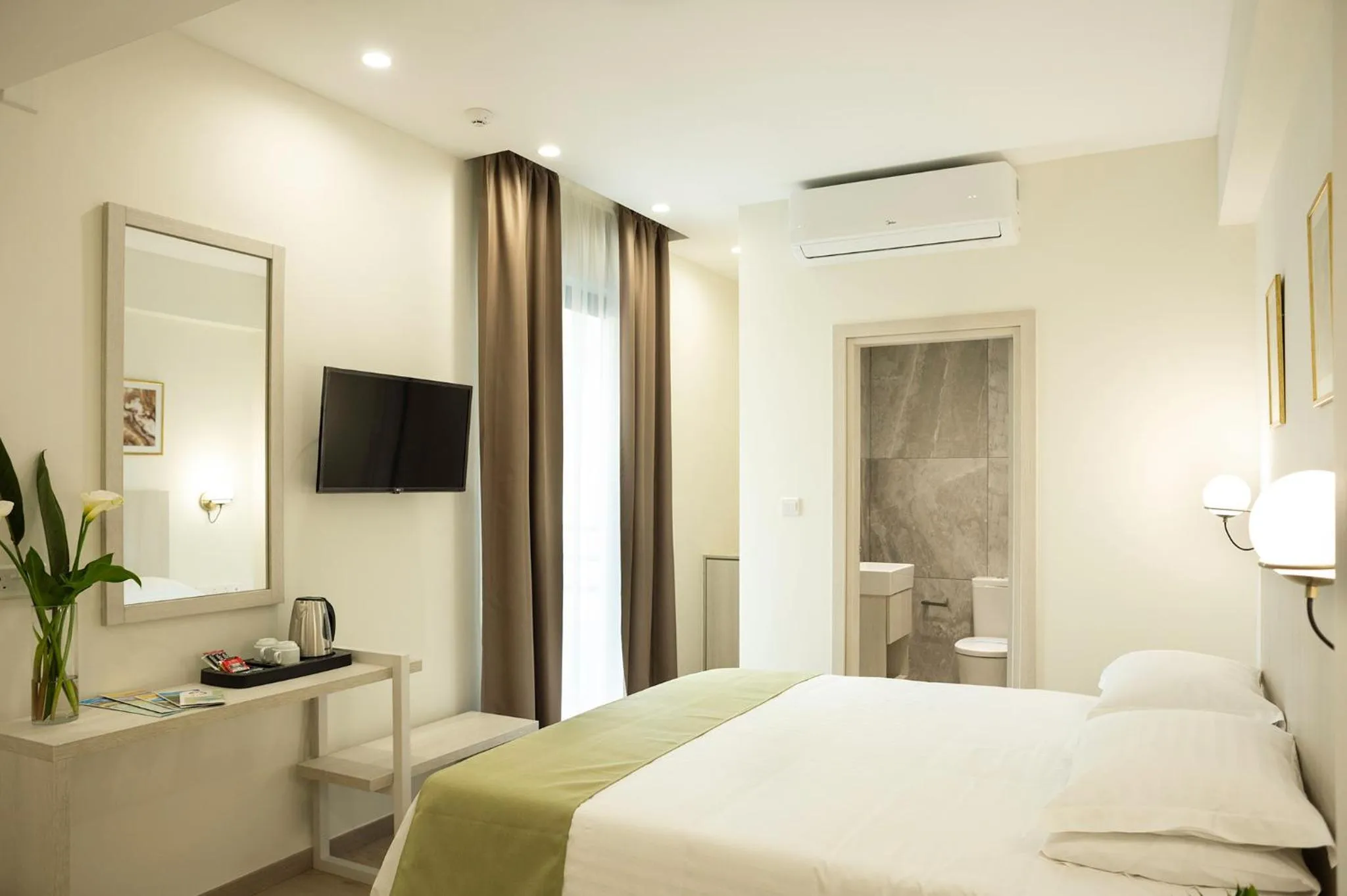 Shower, Bed in Roseum Boutique Hotel
