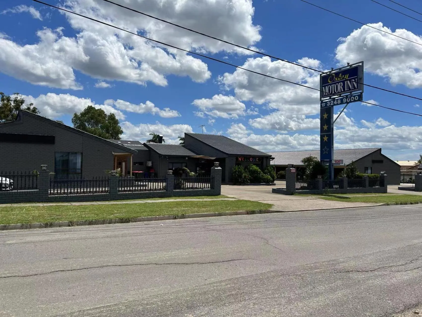 Property building in Oxley Motor Inn