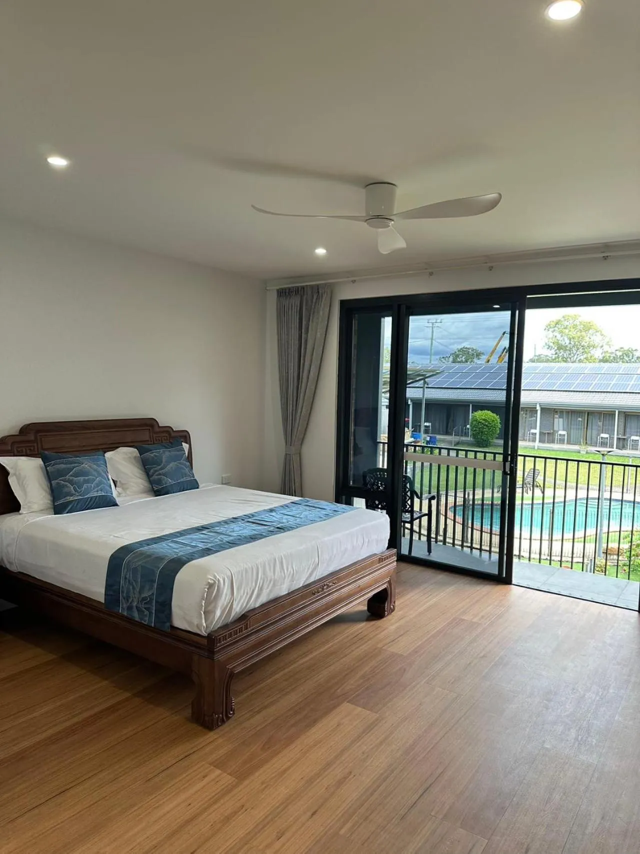 Bed in Oxley Motor Inn