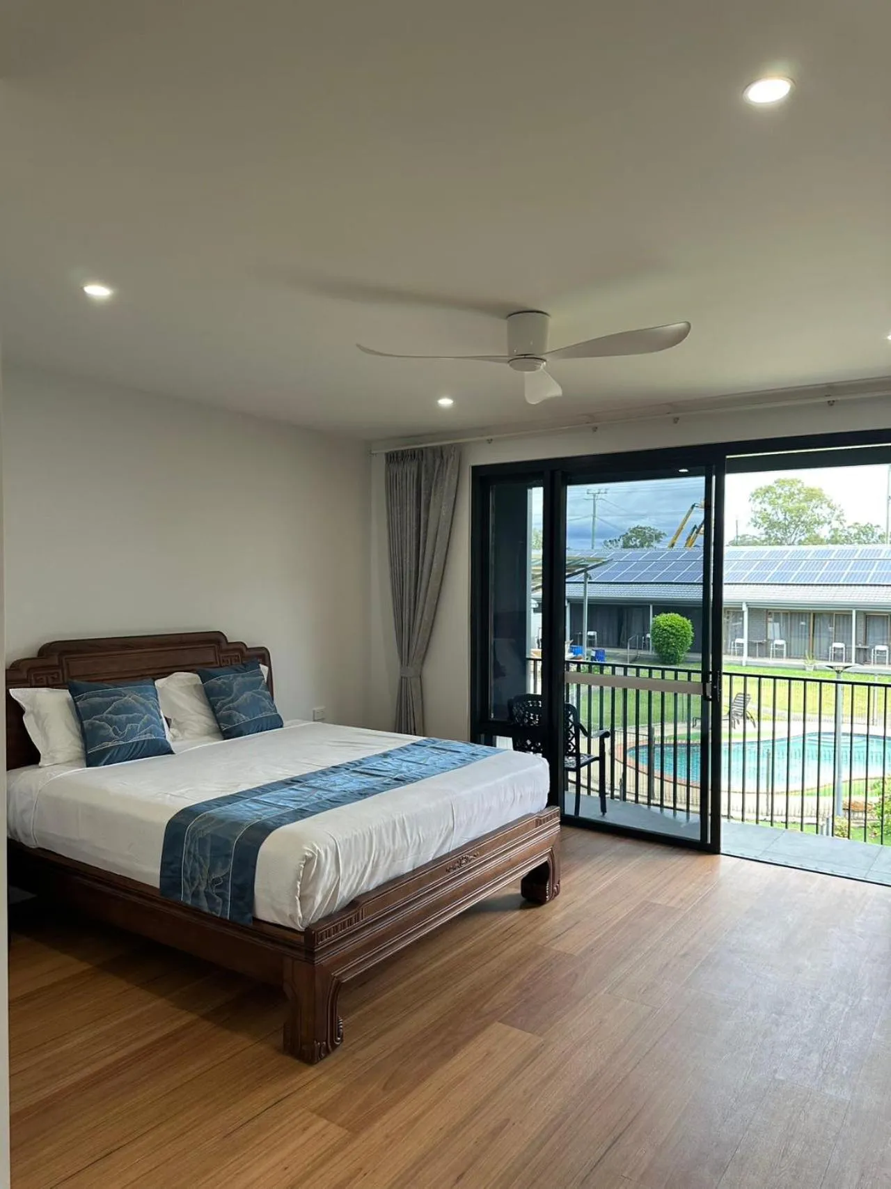 Bed in Oxley Motor Inn