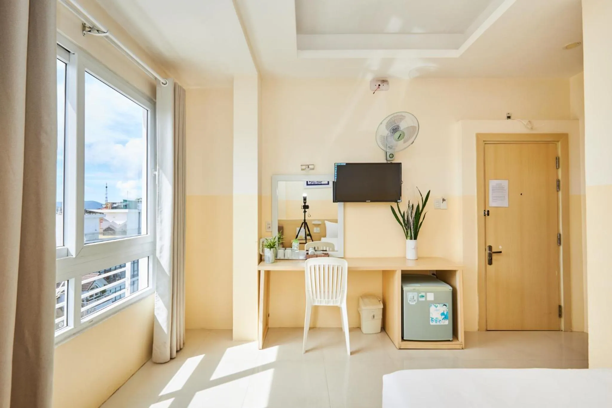 Communal lounge/ TV room in Ngoc Nguyen Anh Hotel Da Lat