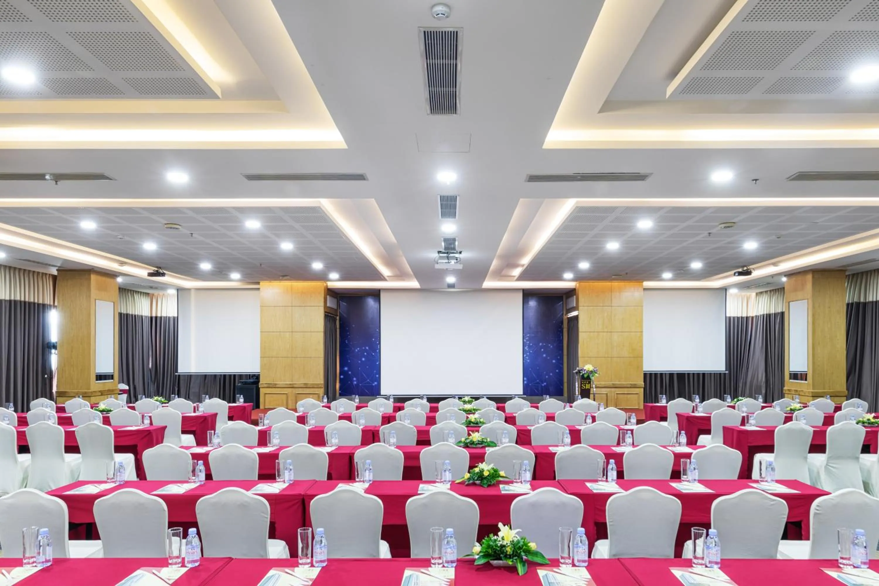 Business facilities in Serene Beach Hotel Danang