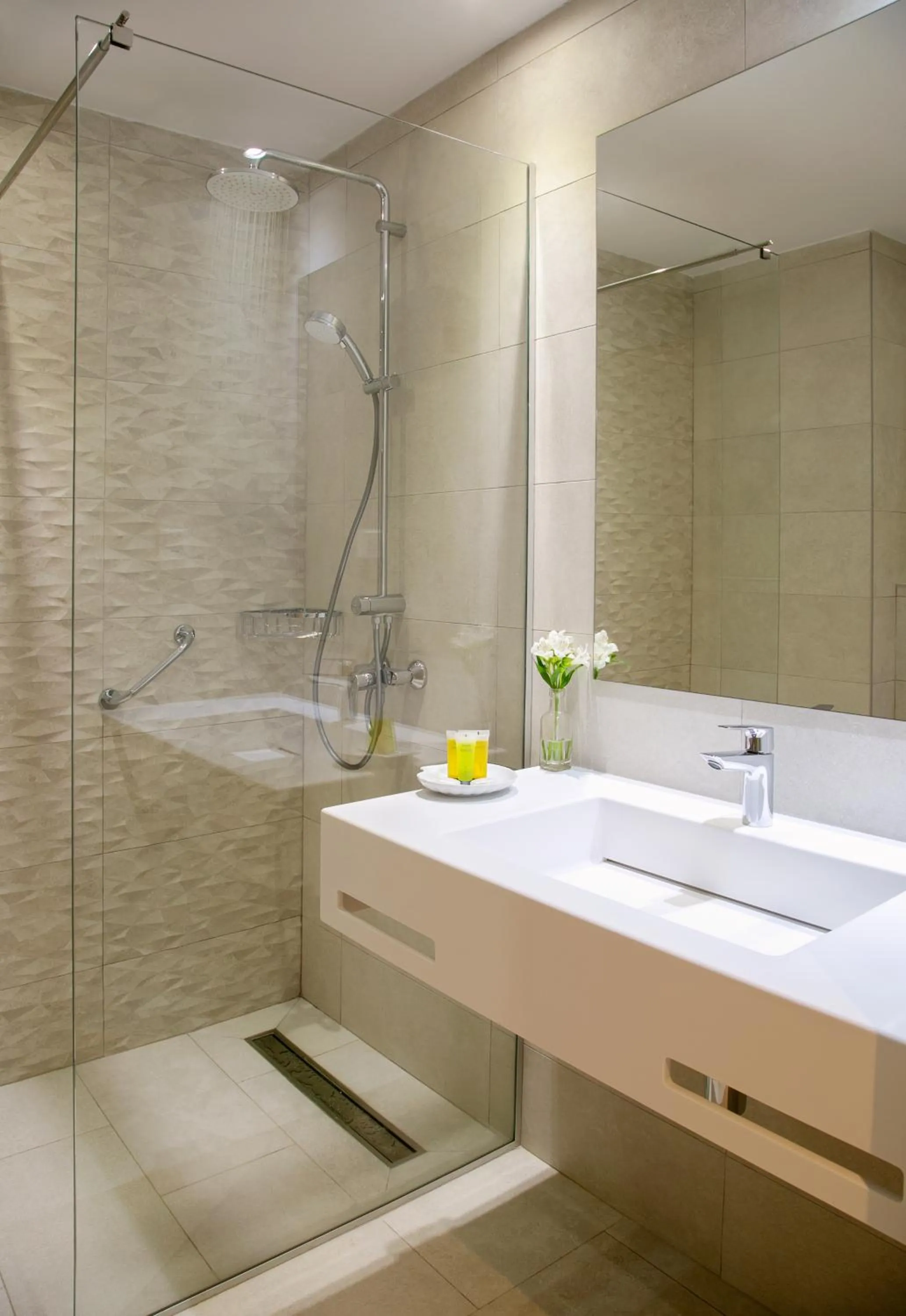 Asterias Beach Hotel