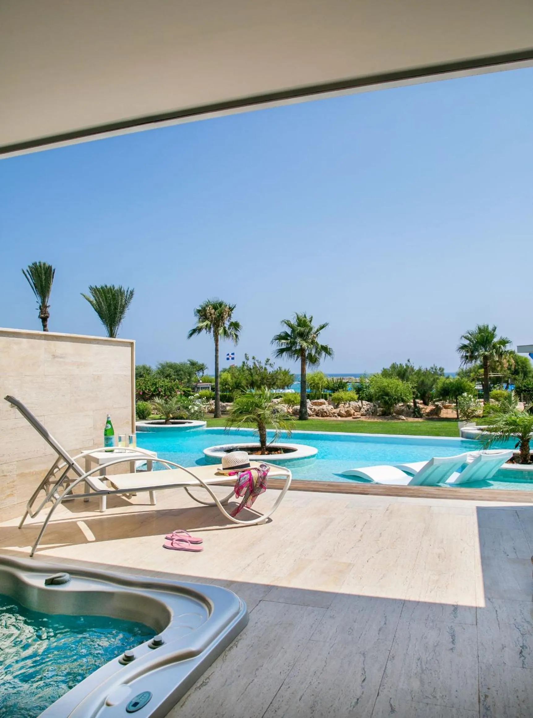 Asterias Beach Hotel