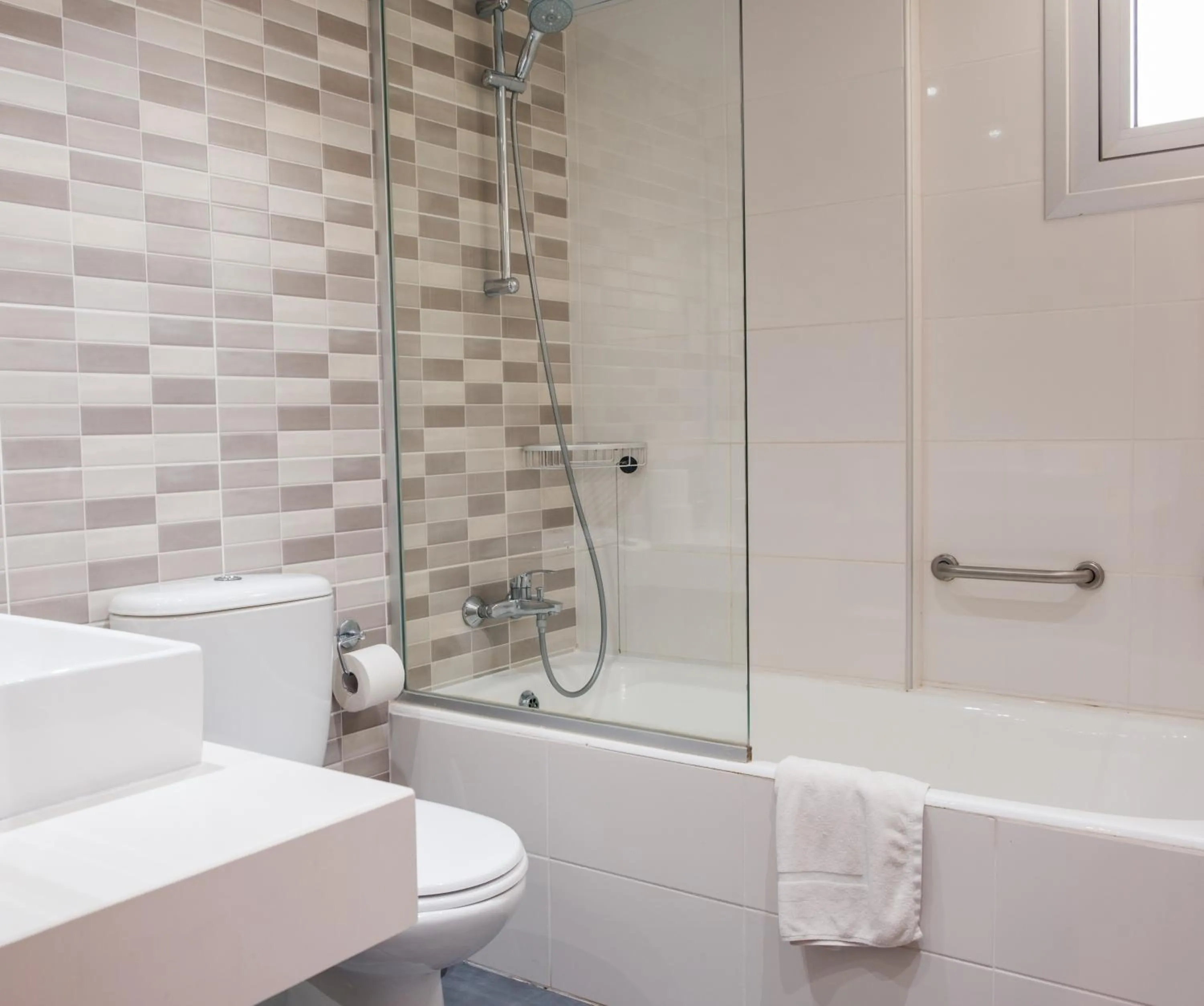 Bathroom in Kapetanios Bay Hotel Protaras