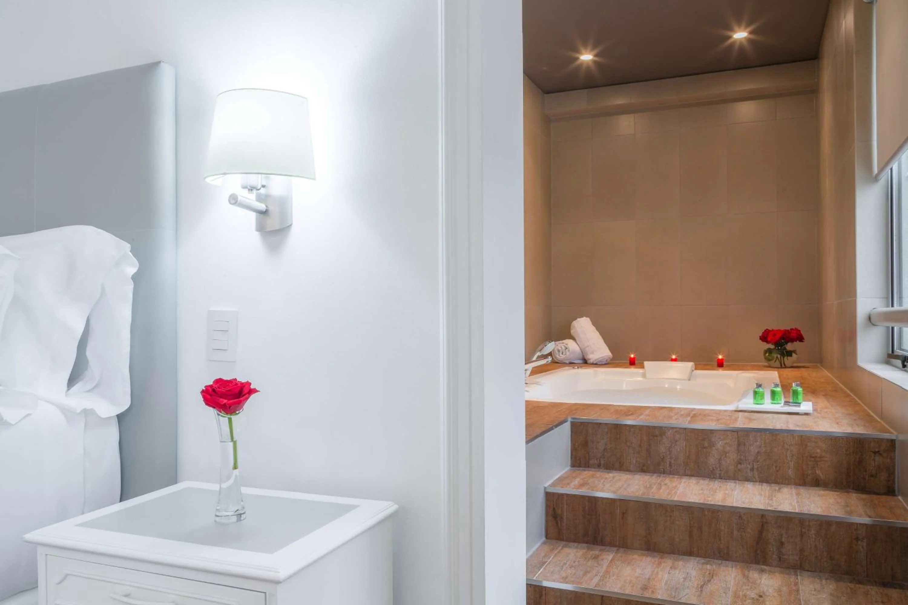 Photo of the whole room in NH Collection Plaza Santiago