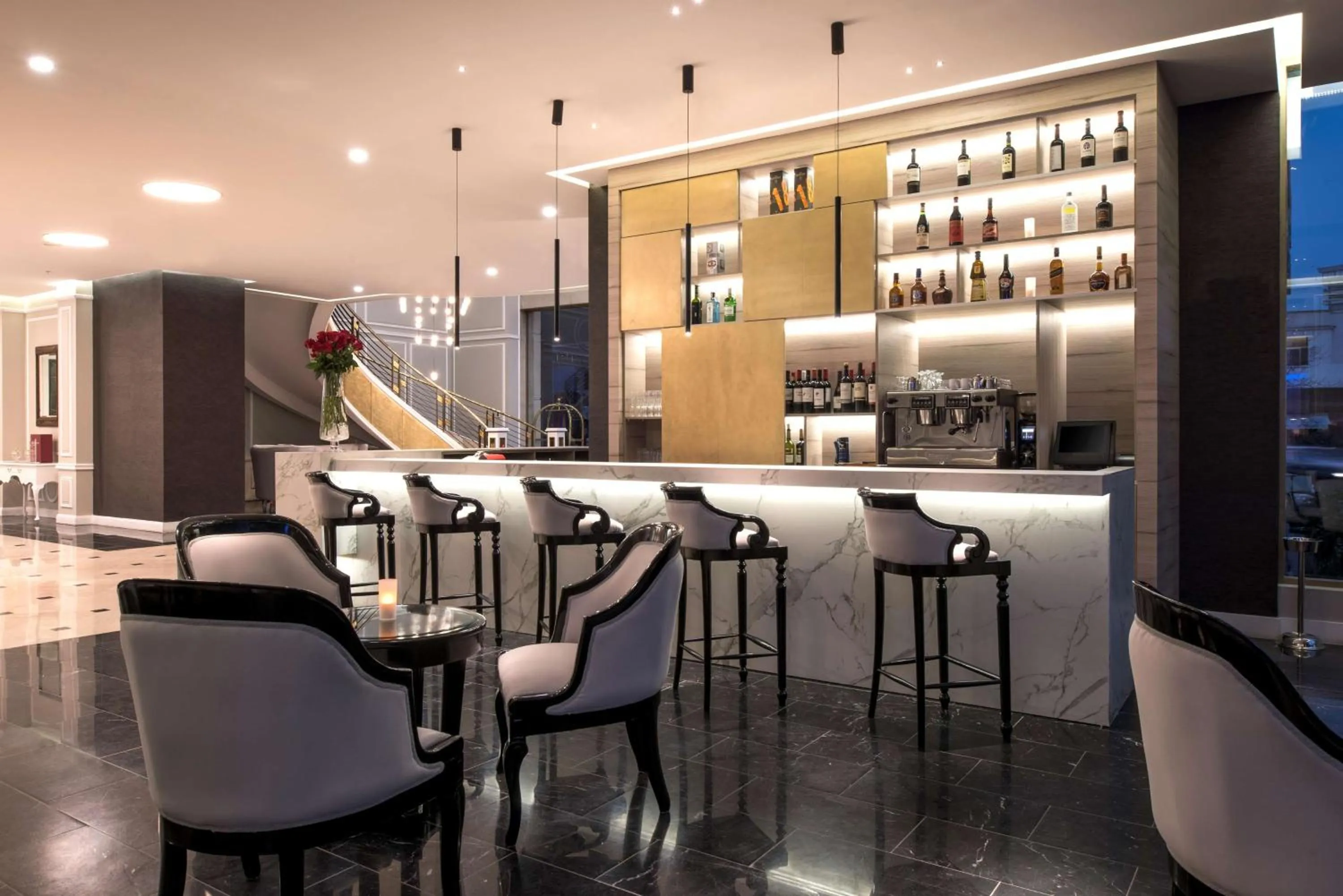 Lounge or bar in NH Collection Plaza Santiago