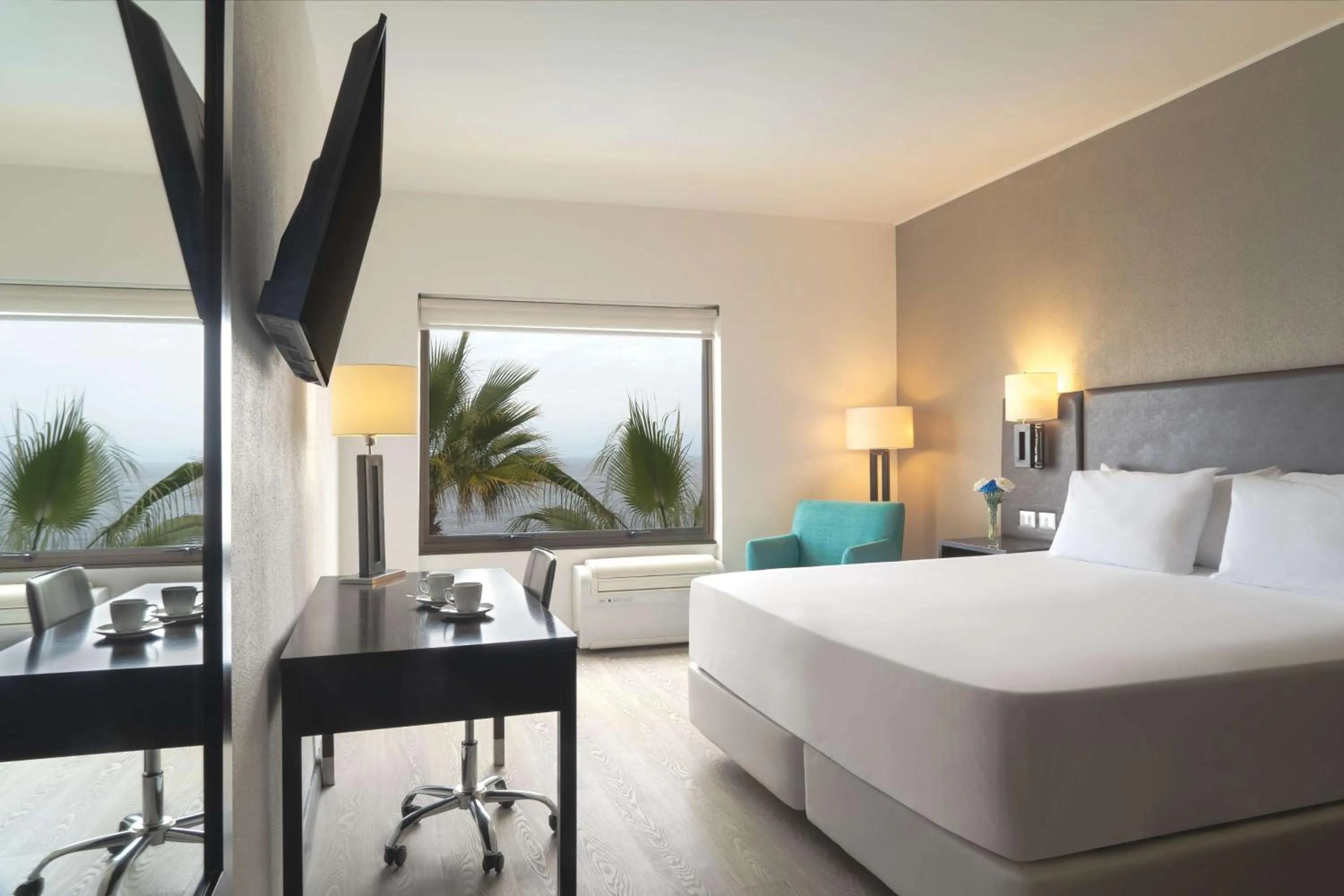 Bedroom, Bed in NH Iquique Costa