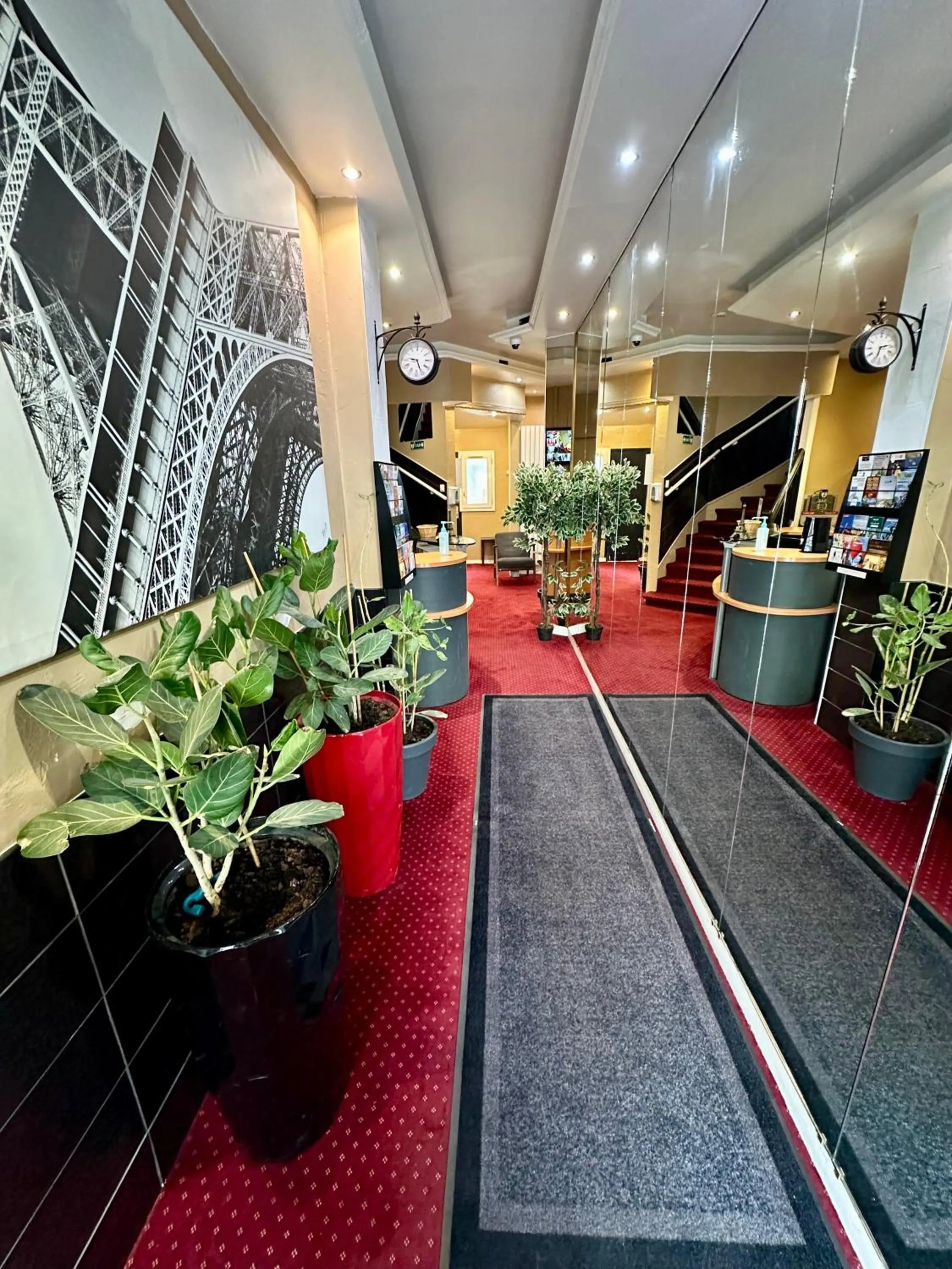 Lobby or reception in Hotel Victor Hugo