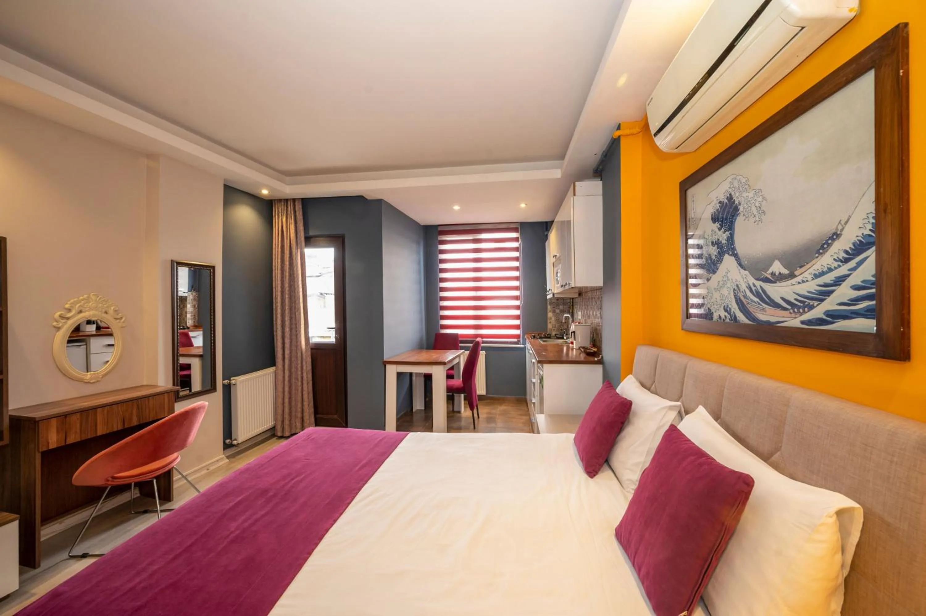 Patio, Bed in Marida Suit - Istanbul Taksim