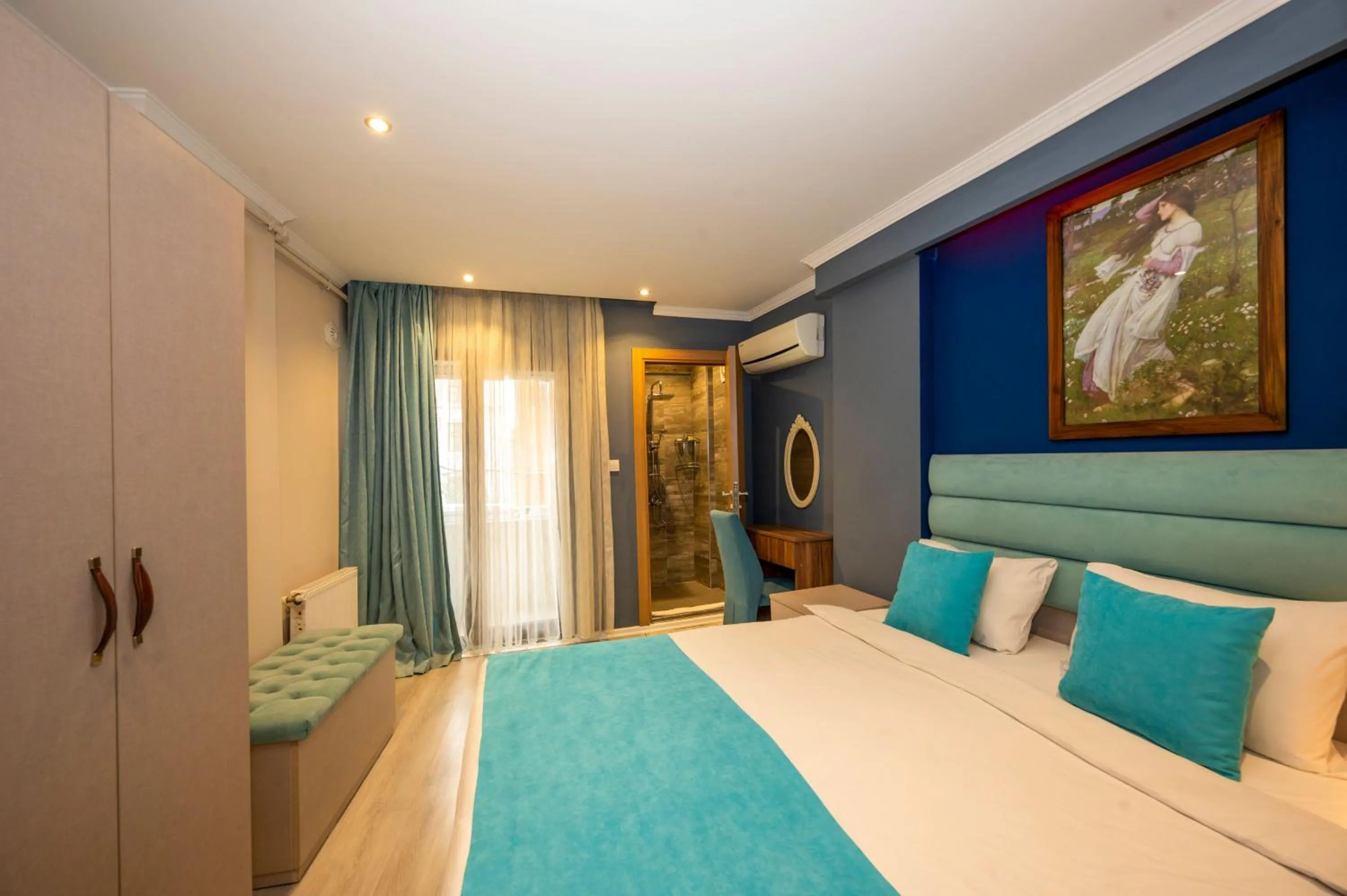 Bed in Marida Suit - Istanbul Taksim