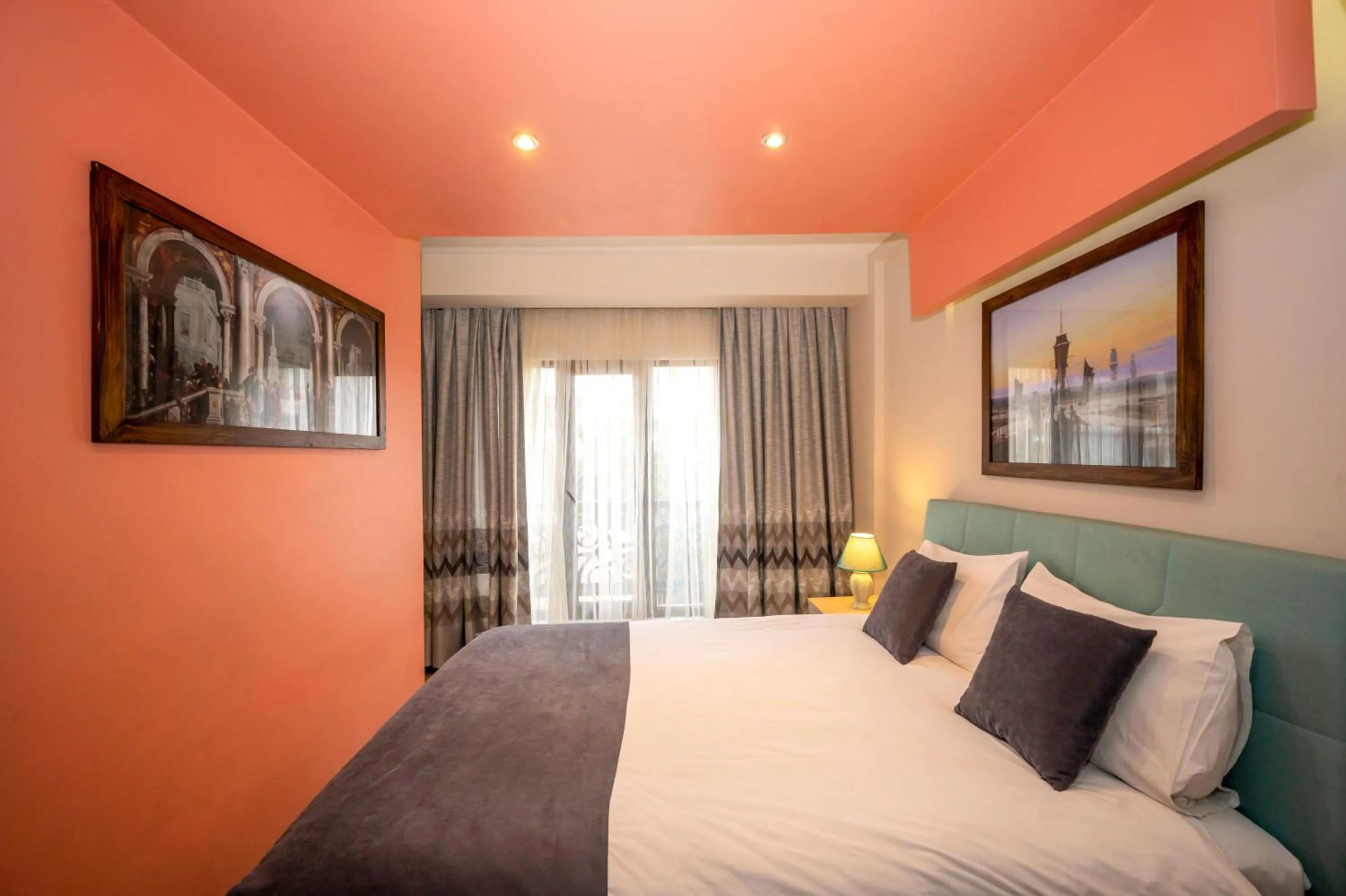 Bed in Marida Suit - Istanbul Taksim