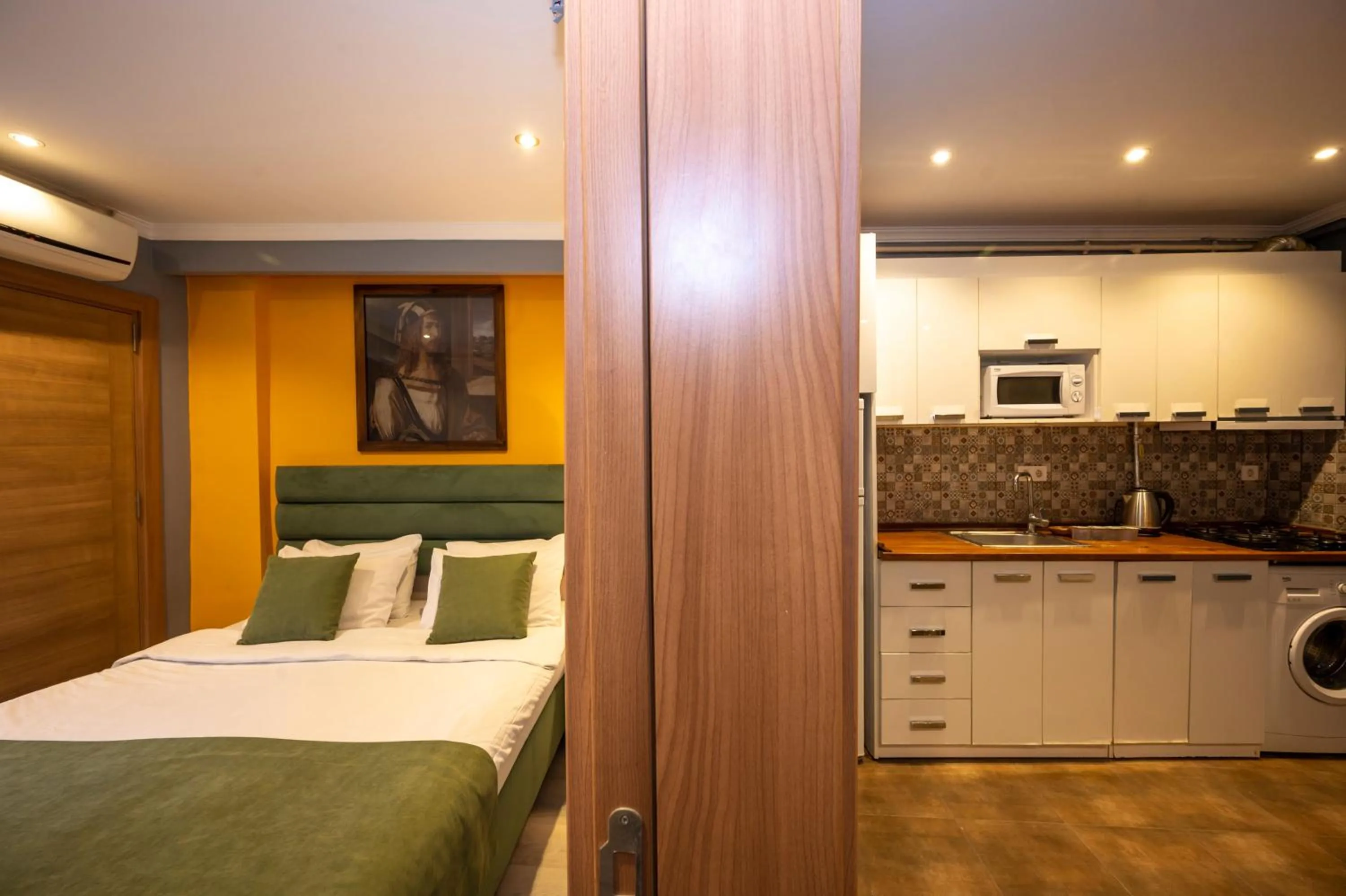 Kitchen or kitchenette, Bed in Marida Suit - Istanbul Taksim
