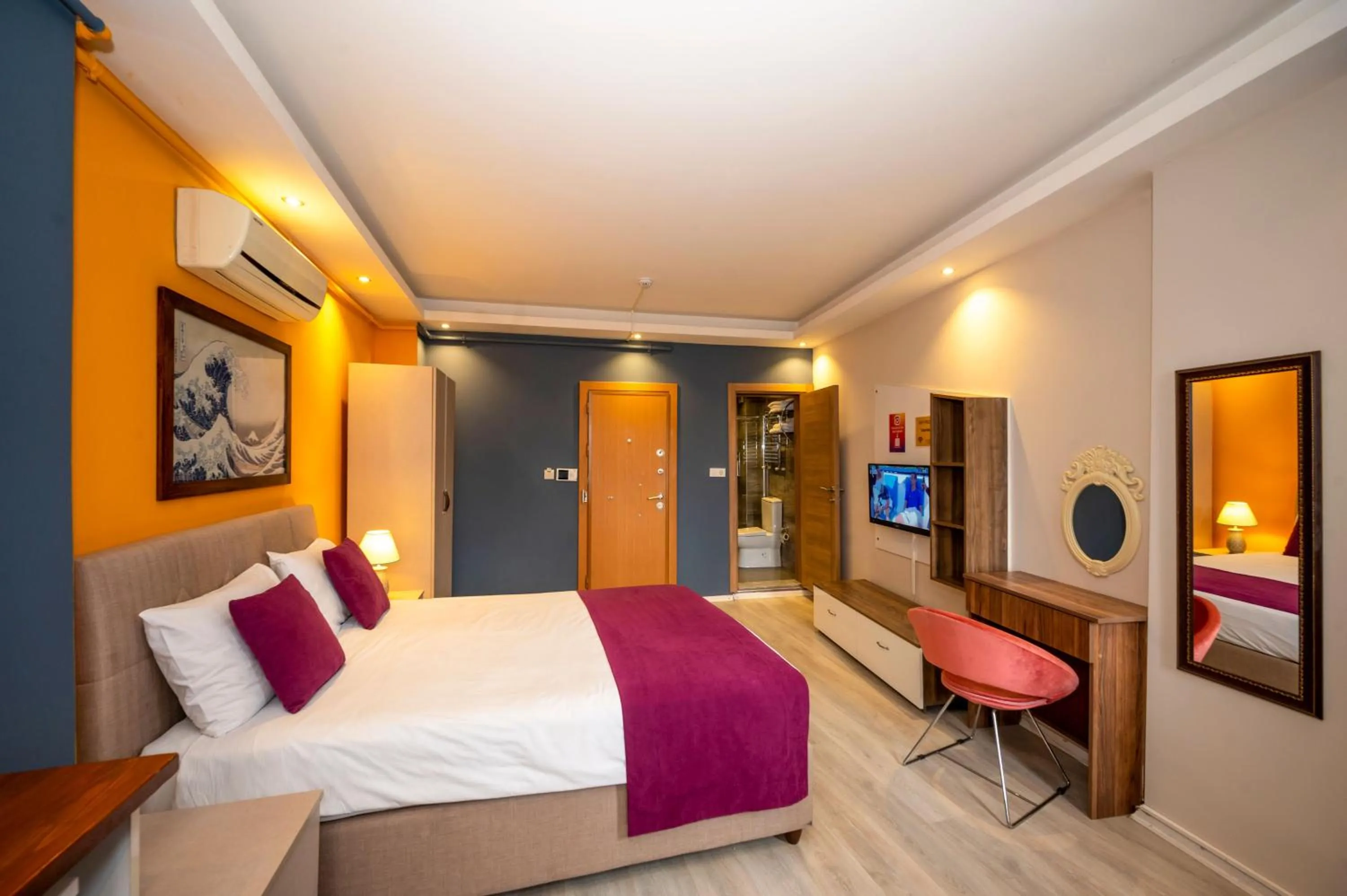 Photo of the whole room, Bed in Marida Suit - Istanbul Taksim