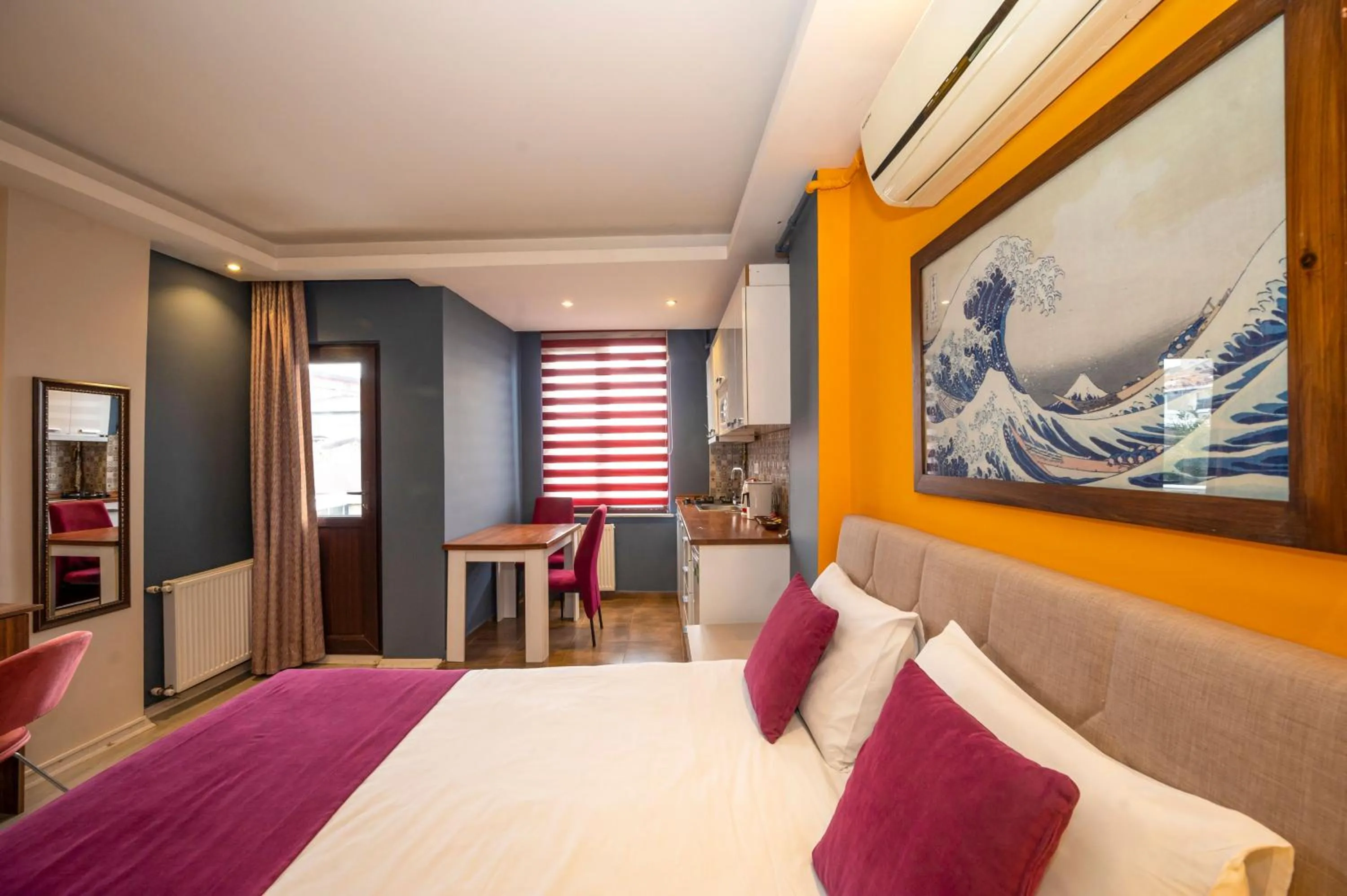 Bed in Marida Suit - Istanbul Taksim