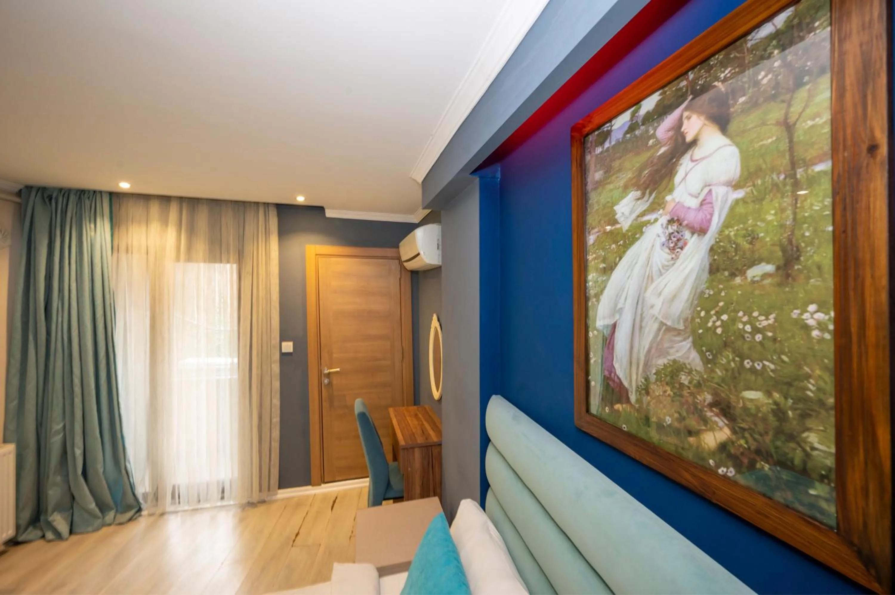 Bed in Marida Suit - Istanbul Taksim