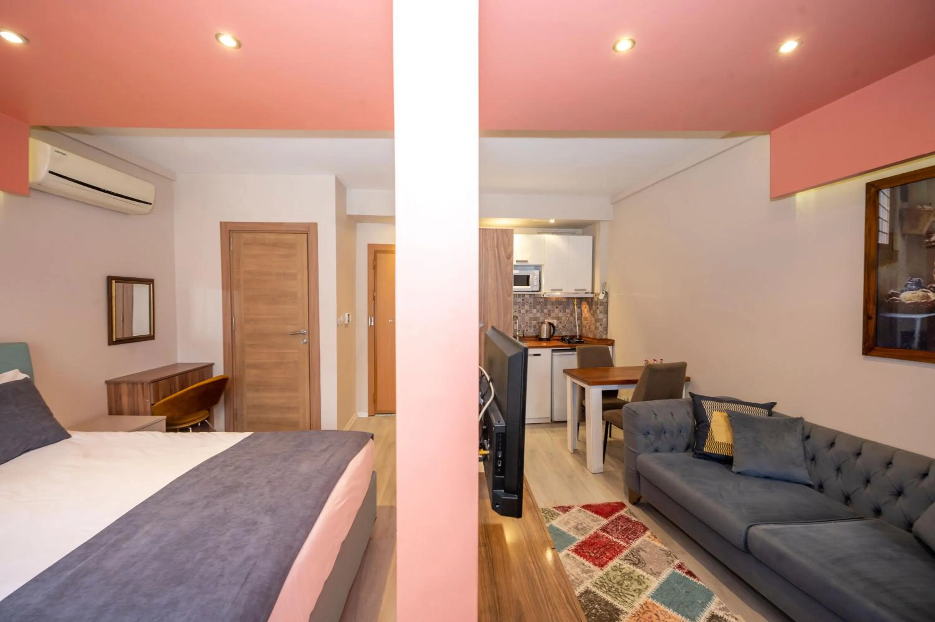 Photo of the whole room, Bed in Marida Suit - Istanbul Taksim