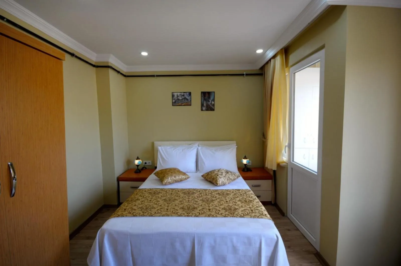 Bed in Marida Suit - Istanbul Taksim