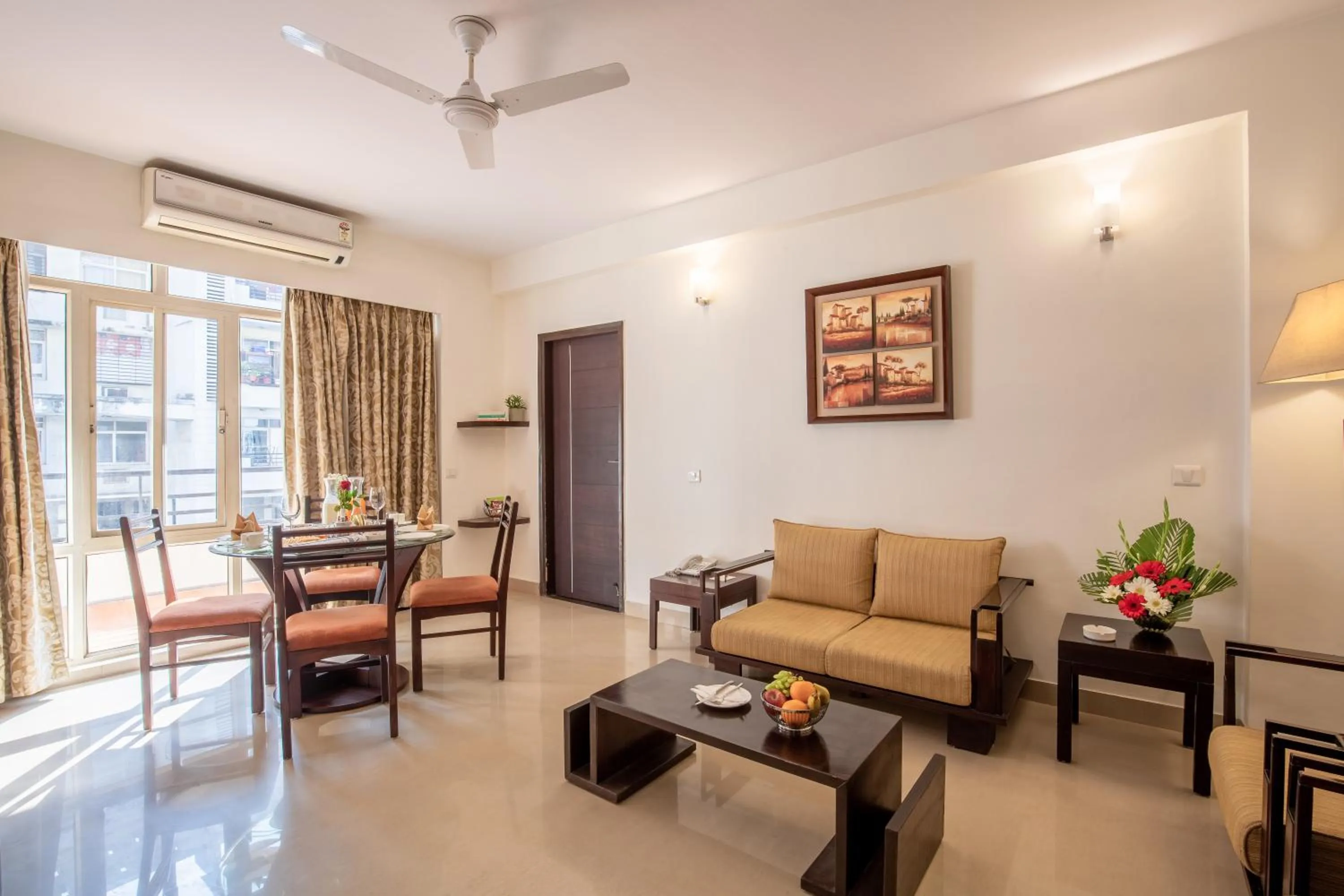 Living room in Rosewood Apartment Hotel - Pantnagar