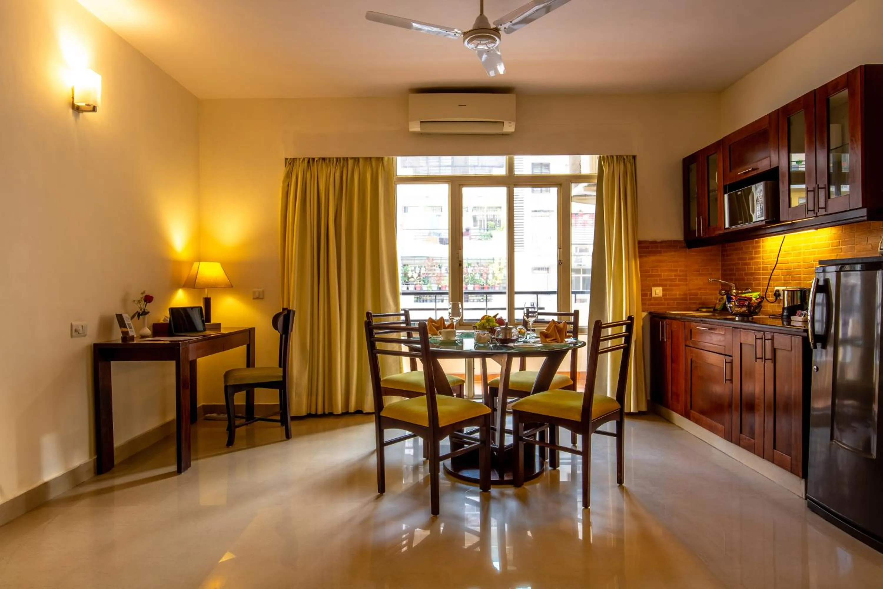 Kitchen or kitchenette in Rosewood Apartment Hotel - Pantnagar