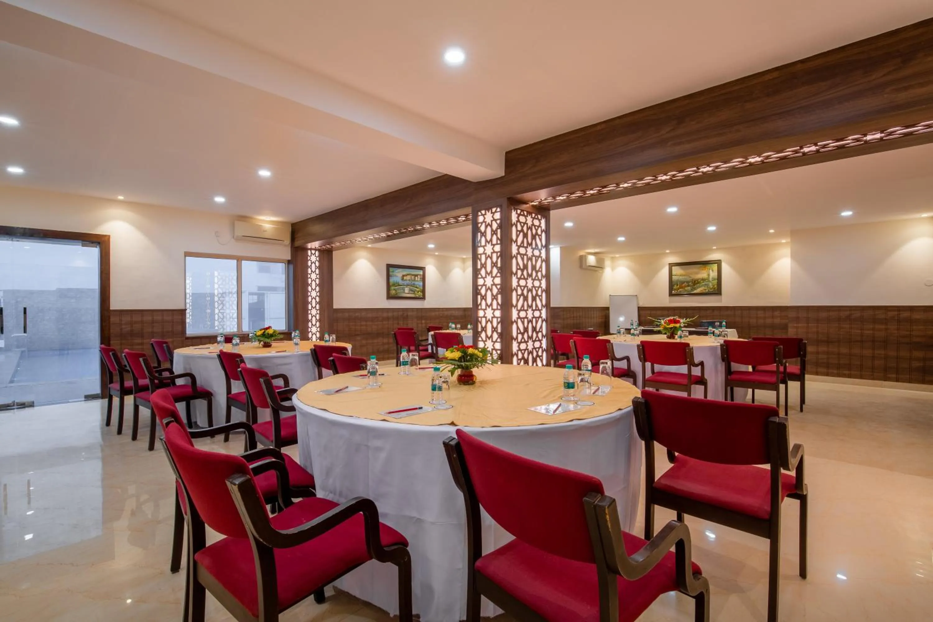 Business facilities in Rosewood Apartment Hotel - Pantnagar