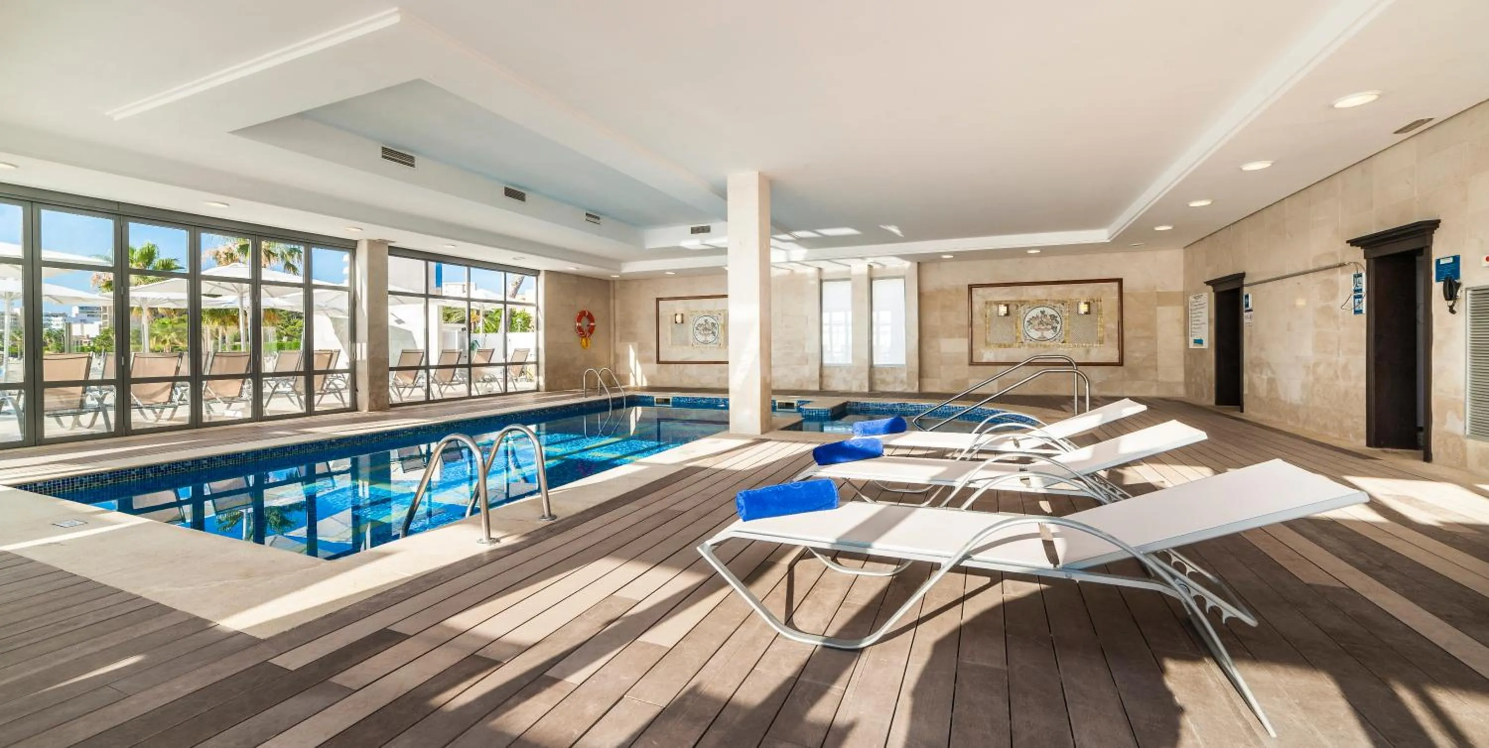 Swimming pool in Globales Santa Lucia - Adults Only 18