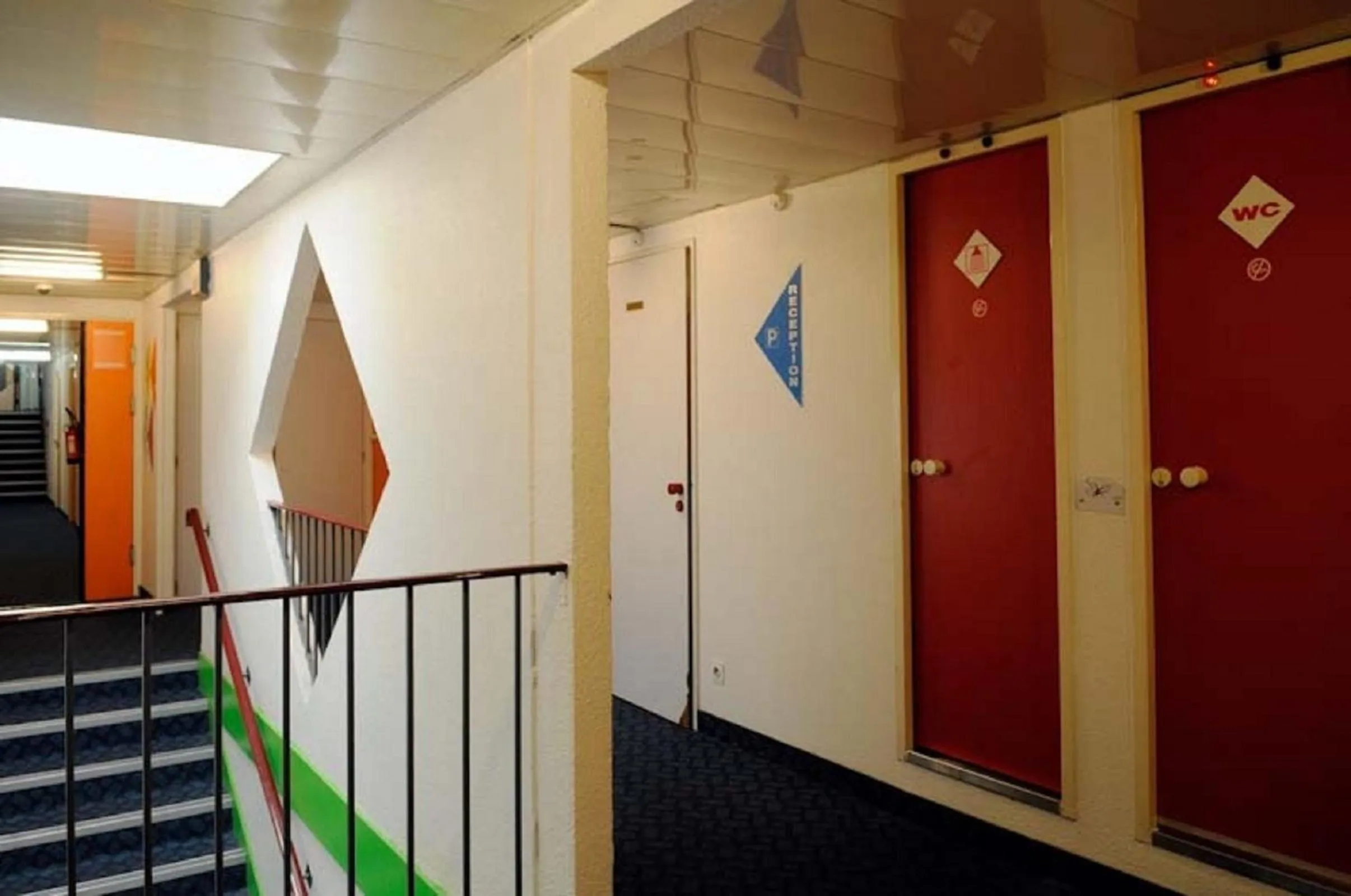 Shower in Lemon Hotel - Rouen