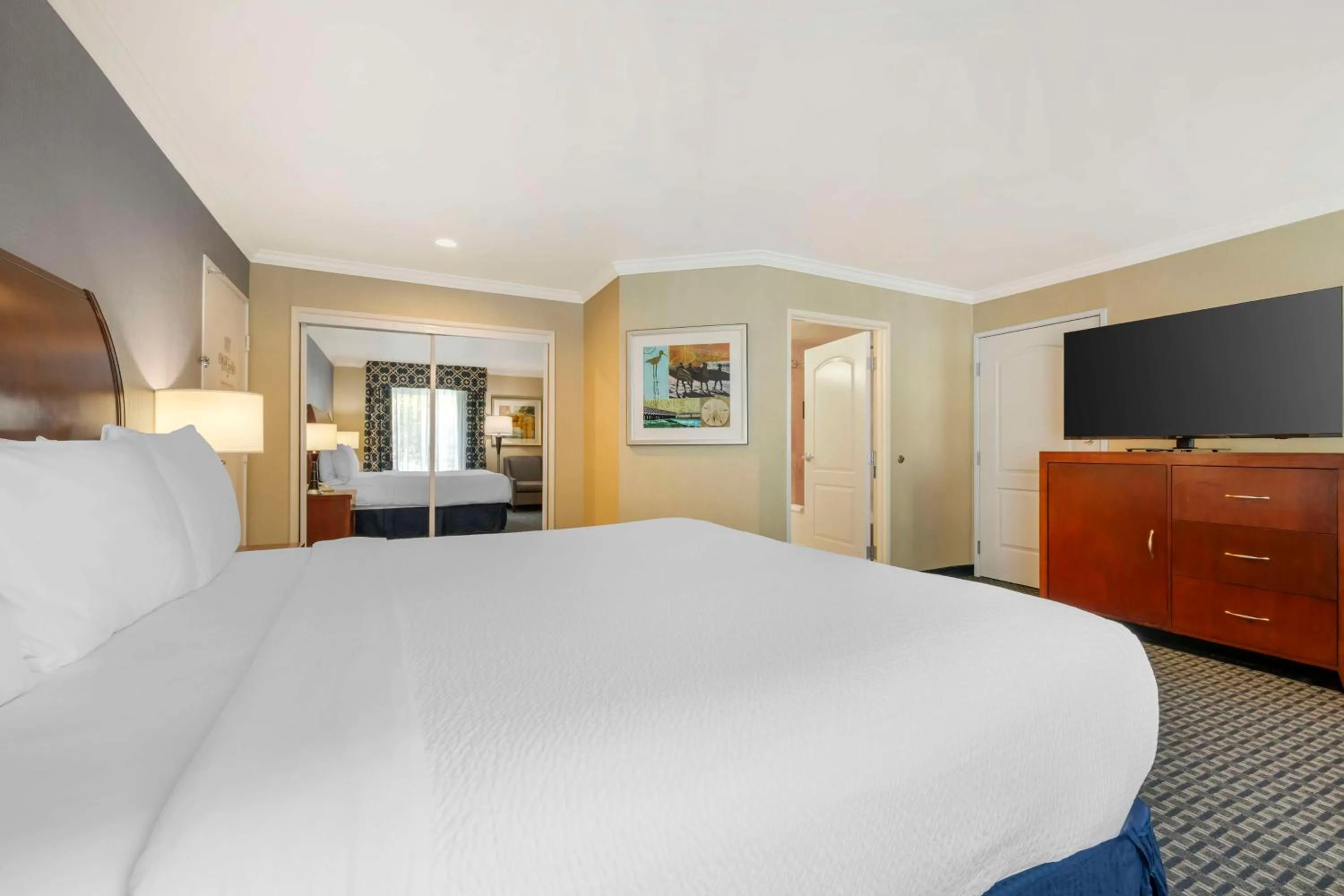 Bedroom, Bed in Best Western Plus Marina Shores Hotel