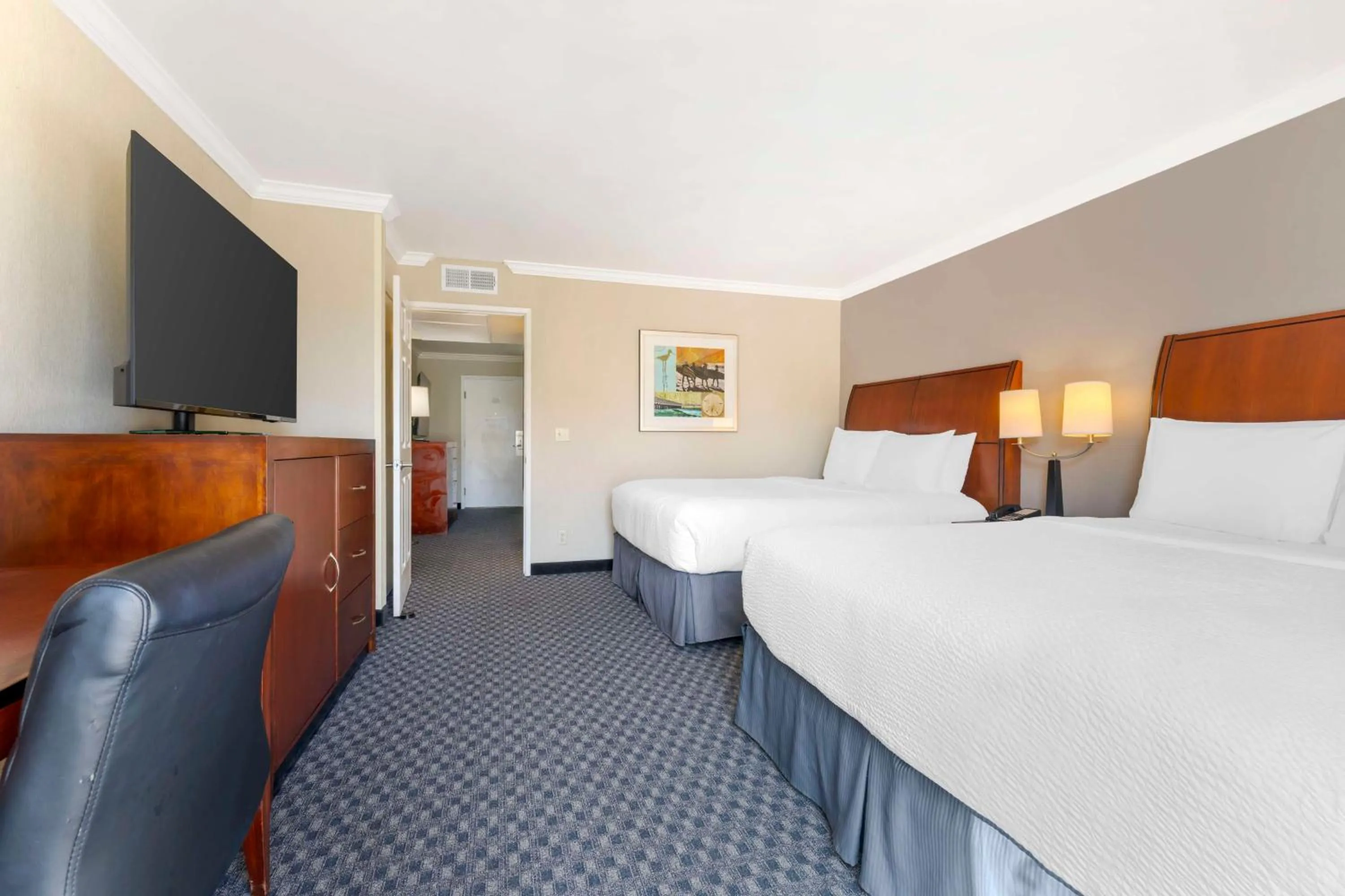 Photo of the whole room, Bed in Best Western Plus Marina Shores Hotel