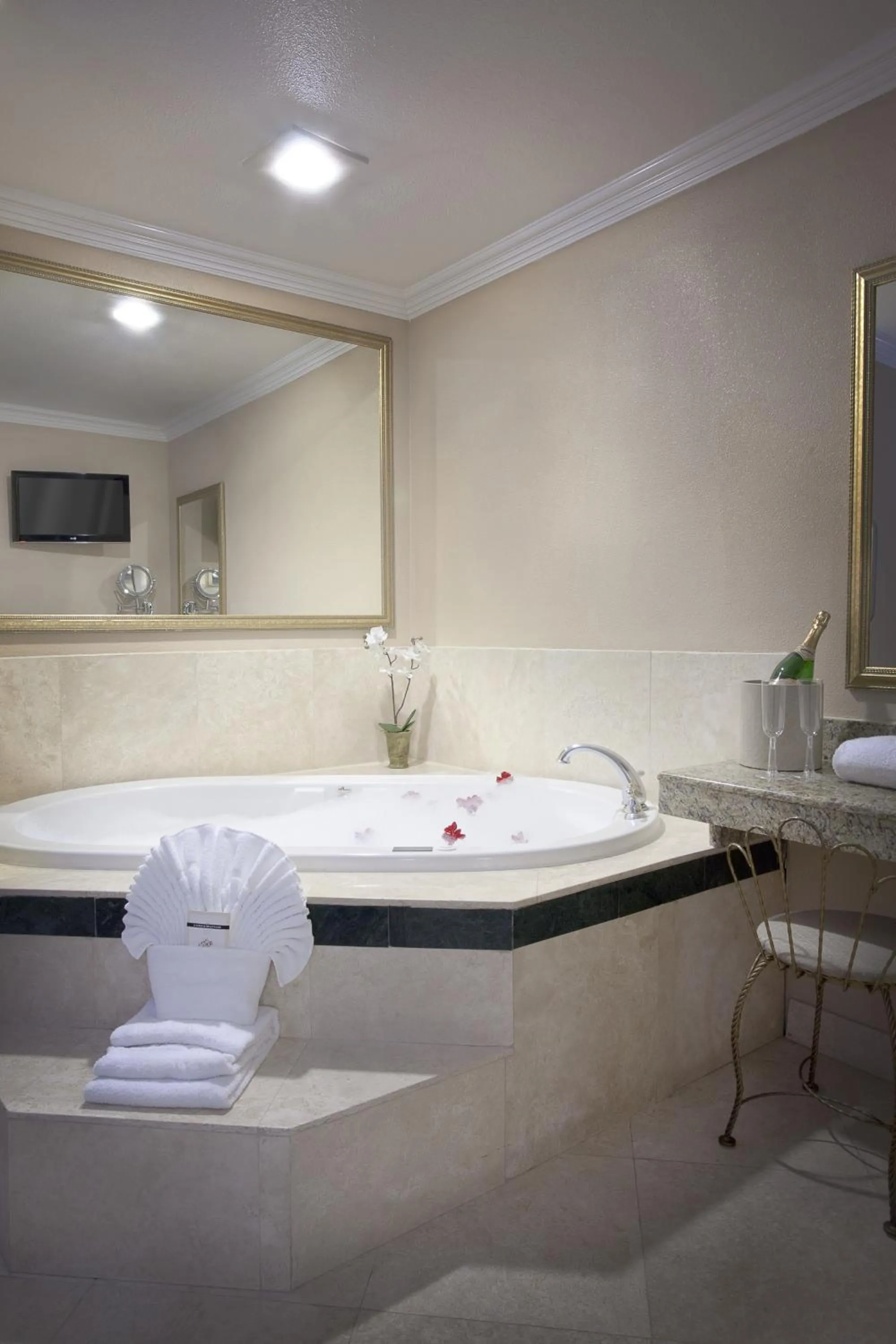 Area and facilities in Best Western Plus Marina Shores Hotel