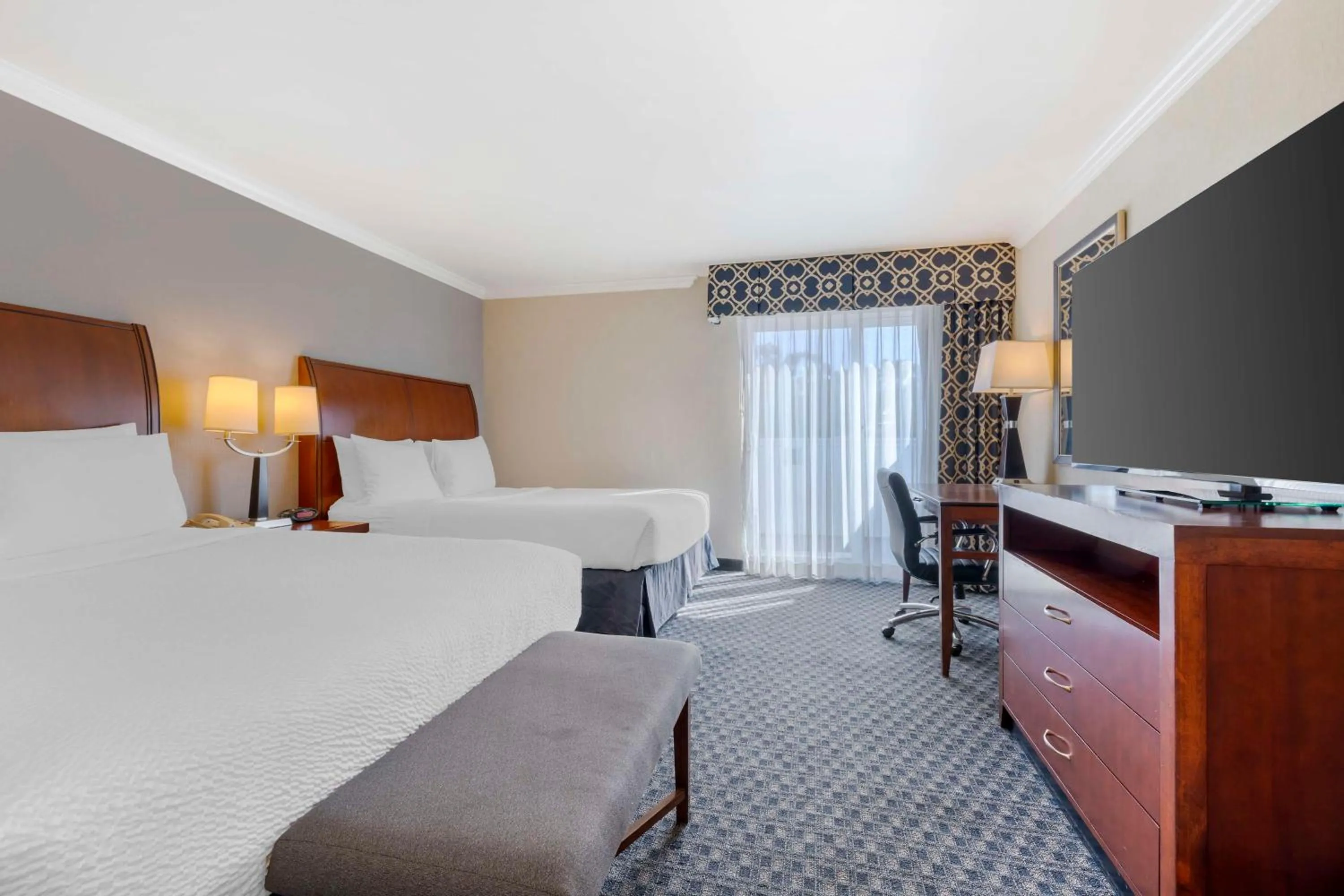 Photo of the whole room, Bed in Best Western Plus Marina Shores Hotel