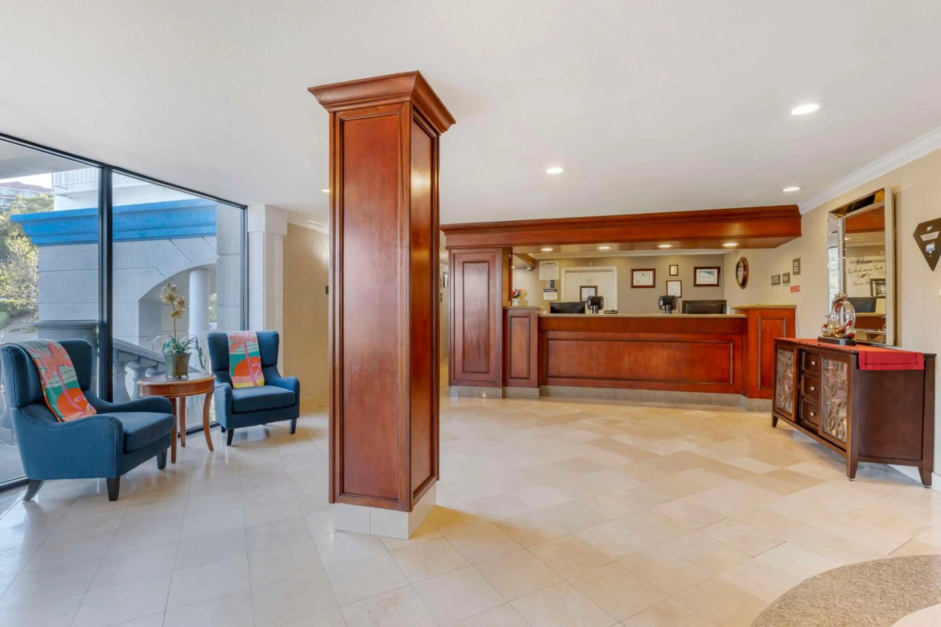 Lobby or reception in Best Western Plus Marina Shores Hotel