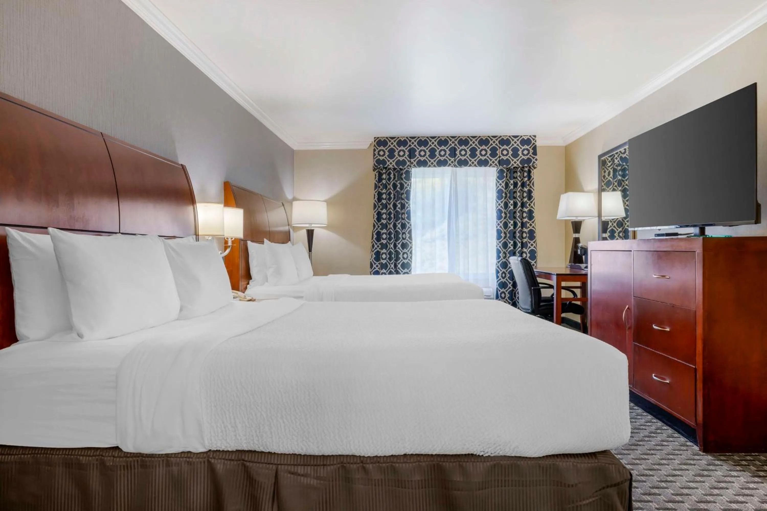 Bedroom, Bed in Best Western Plus Marina Shores Hotel