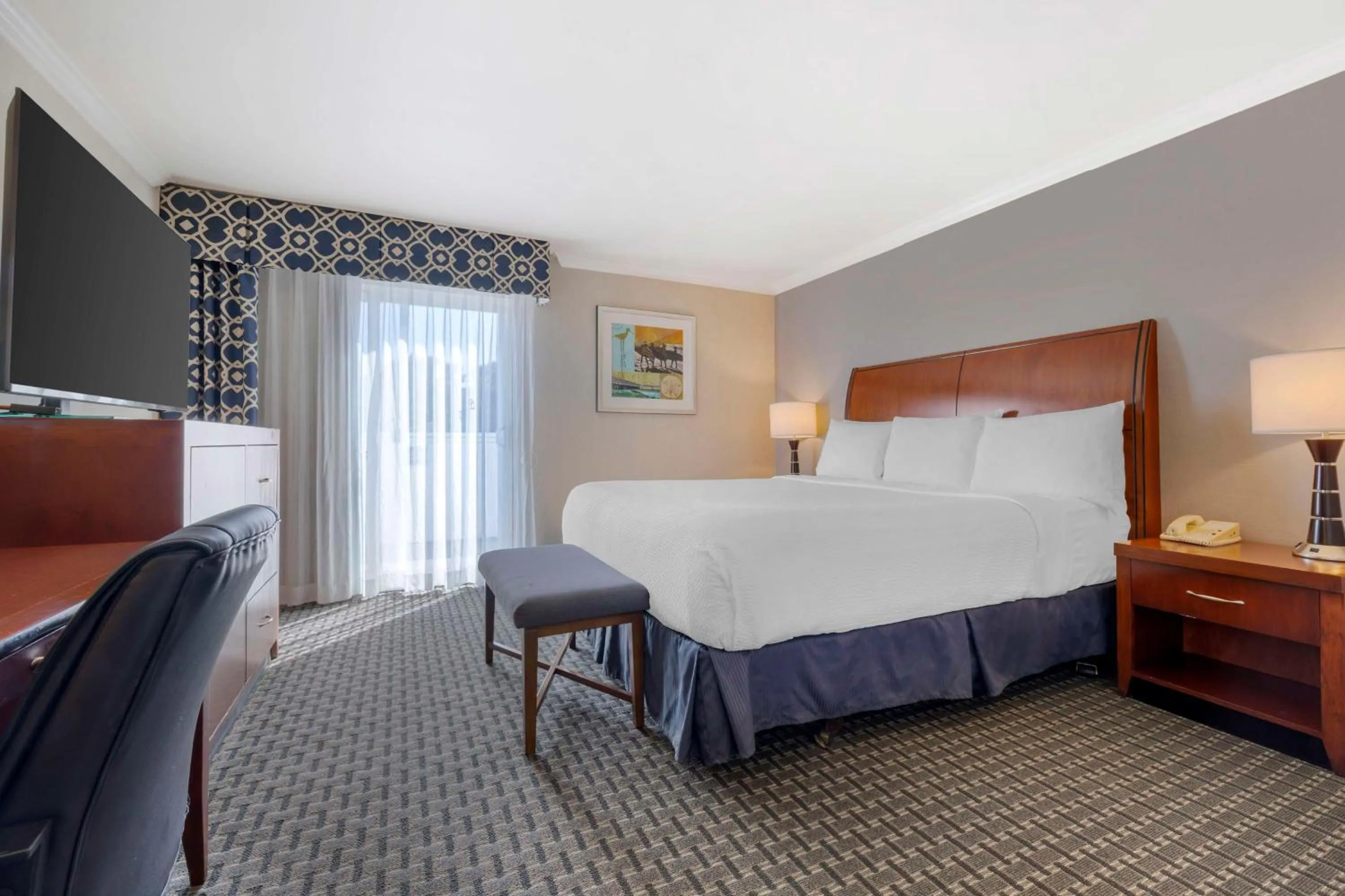 Bedroom, Bed in Best Western Plus Marina Shores Hotel