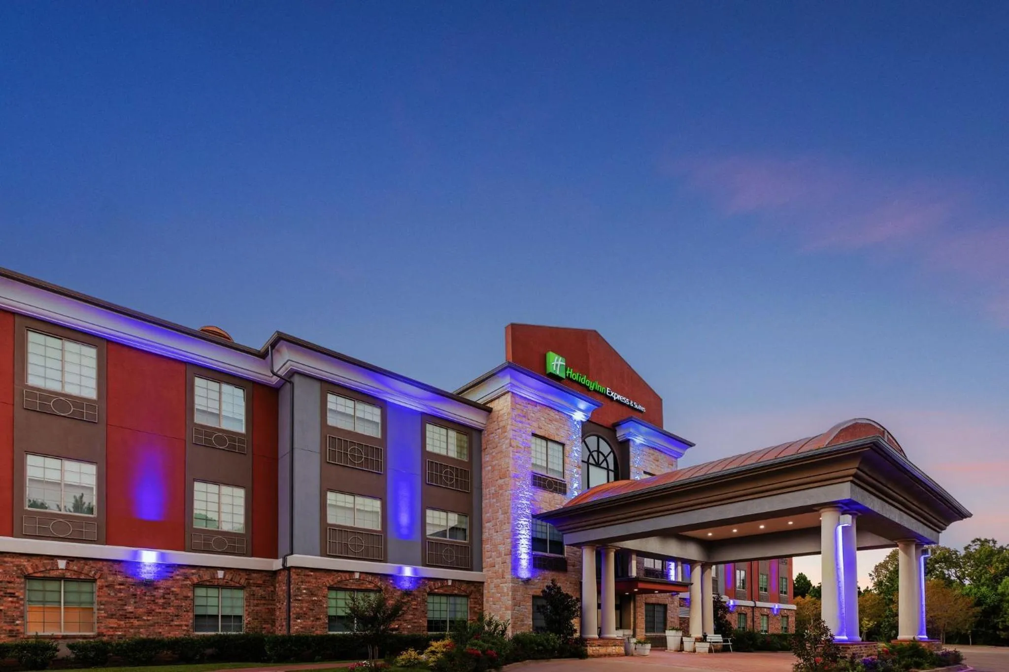 Property building in Holiday Inn Express Hotel & Suites Henderson - Traffic Star by IHG