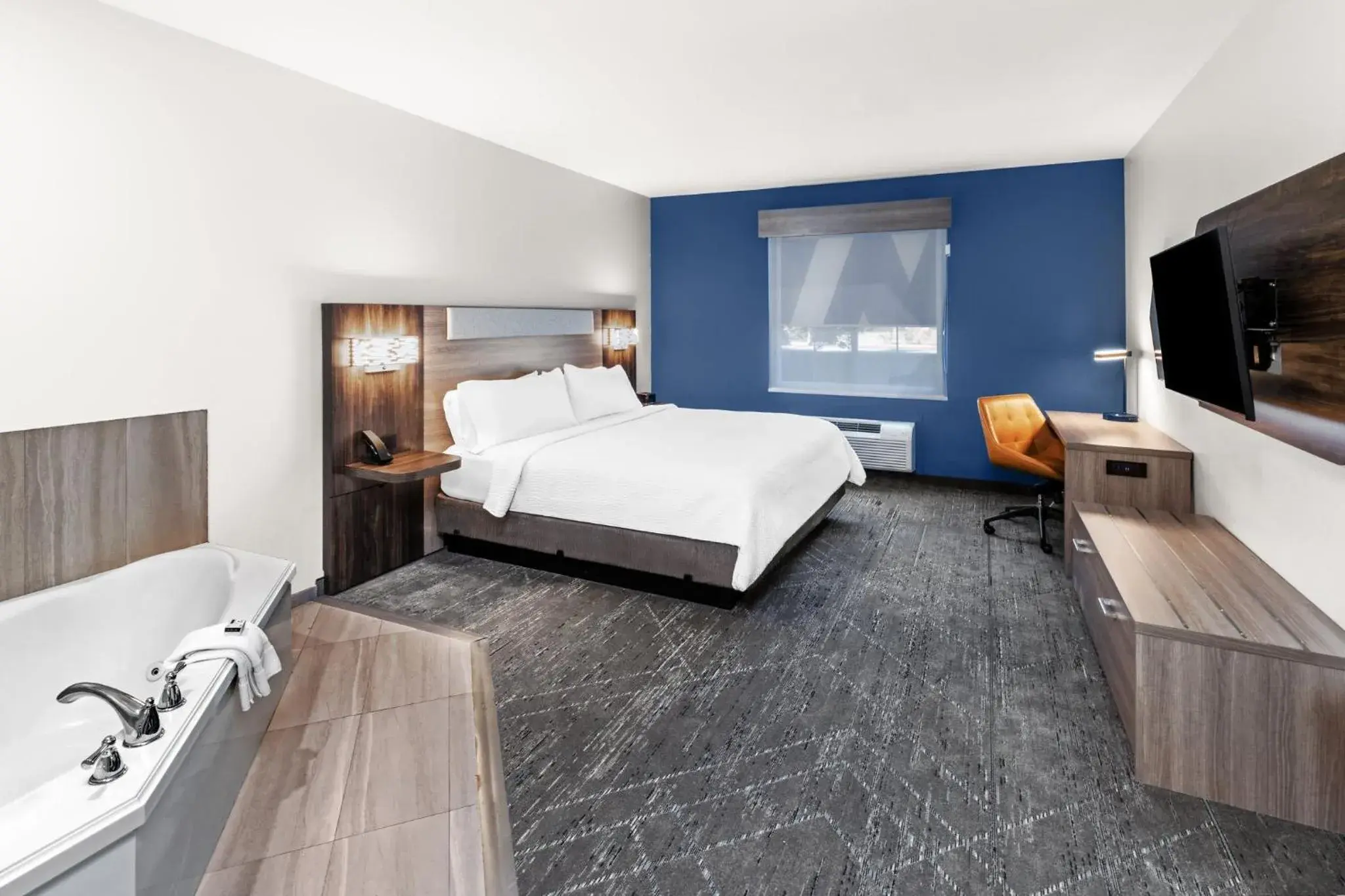 King Room with Jetted Tub in Holiday Inn Express Hotel & Suites Henderson - Traffic Star by IHG King Room with Jetted Tub in Holiday Inn Express Hotel & Suites Henderson - Traffic Star by IHG