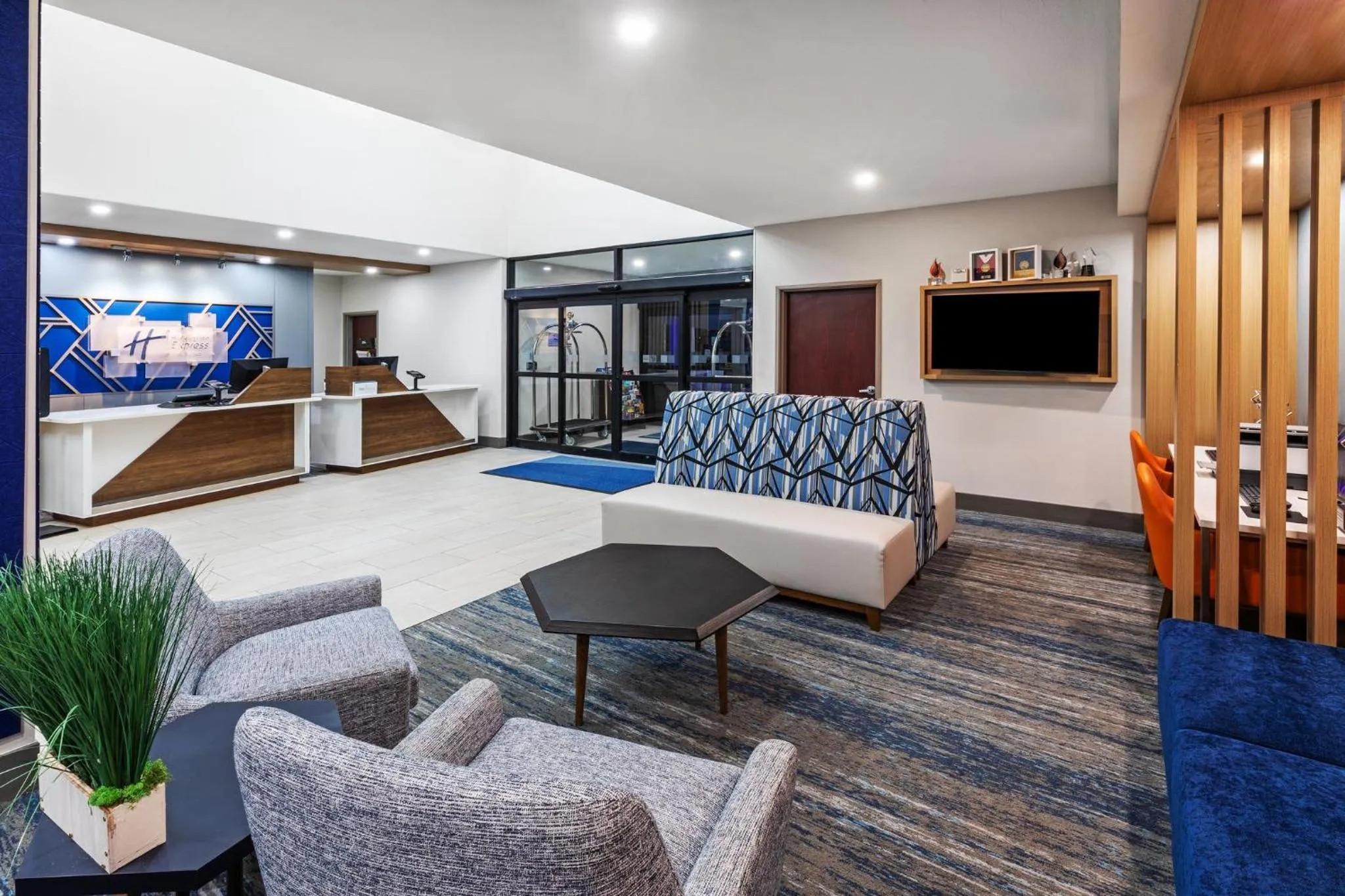 Property building in Holiday Inn Express Hotel & Suites Henderson - Traffic Star by IHG